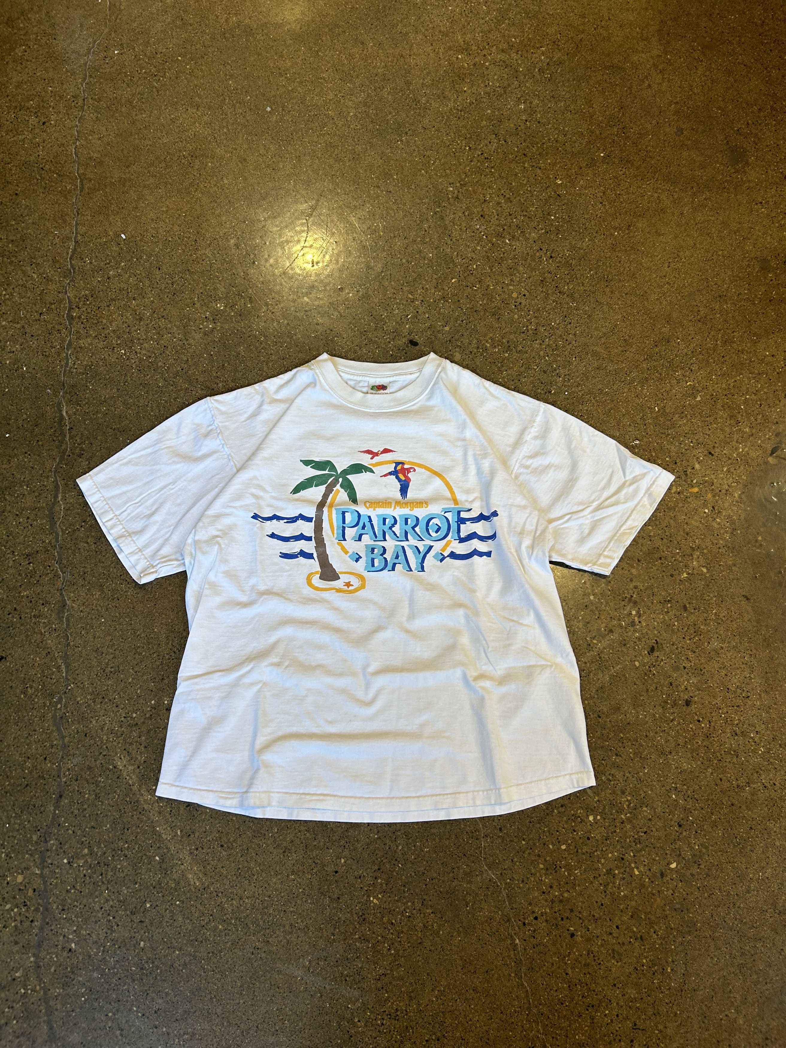 Fruit Of The Loom × Vintage Vintage Captain Morgan Parrot Bay T Shirt XL Size US XL / EU 56 / 4 - 1 Thumbnail