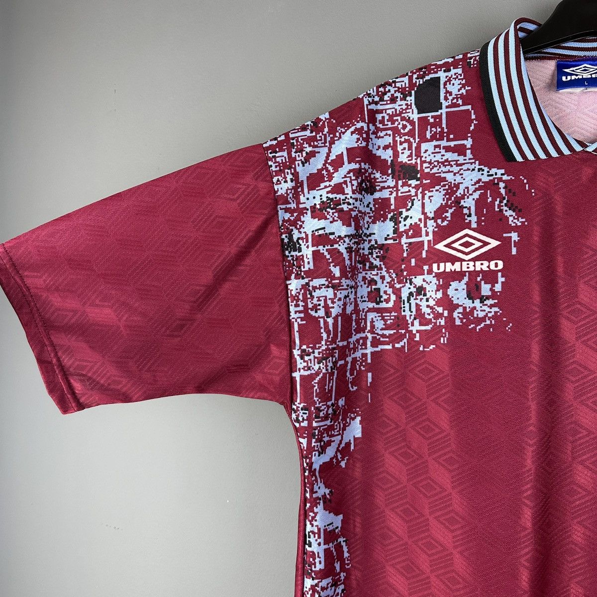 Umbro Vintage Umbro Soccer Jersey Men’s Football Shirt 1990s Size US L / EU 52-54 / 3 - 8 Thumbnail
