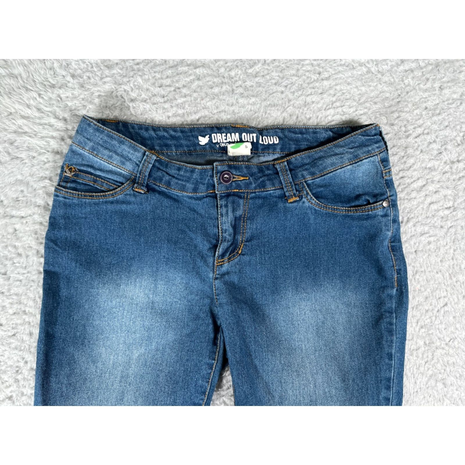 Denime Selena Gomez Jeans Women's 5 Blue Denim Cropped 5-Pocket Regular Rise Low Waist Adult Medium Wash Pants Size 27" / US 4 / IT 40 - 4 Thumbnail