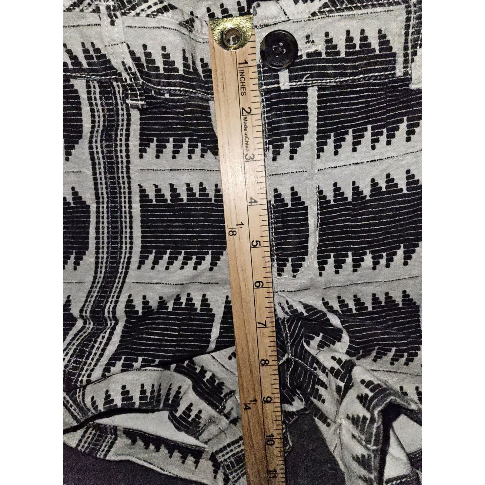 American Eagle Outfitters VINTAGE American Eagle Midi Shorts Women 8 Black Gray Aztec Cuffed Low Rise Slim Stretch Pockets Mens Womens Girls? Size 30" / US 8 / IT 44 - 5 Thumbnail