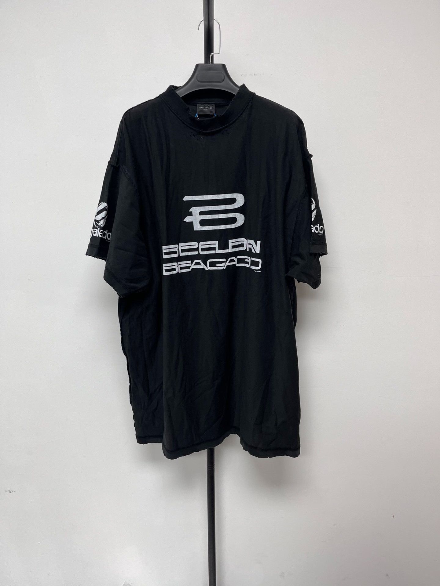 Balenciaga Balenciaga Logo Print Crewneck Short Sleeve T-Shirt Size US L / EU 52-54 / 3 - 1 Thumbnail