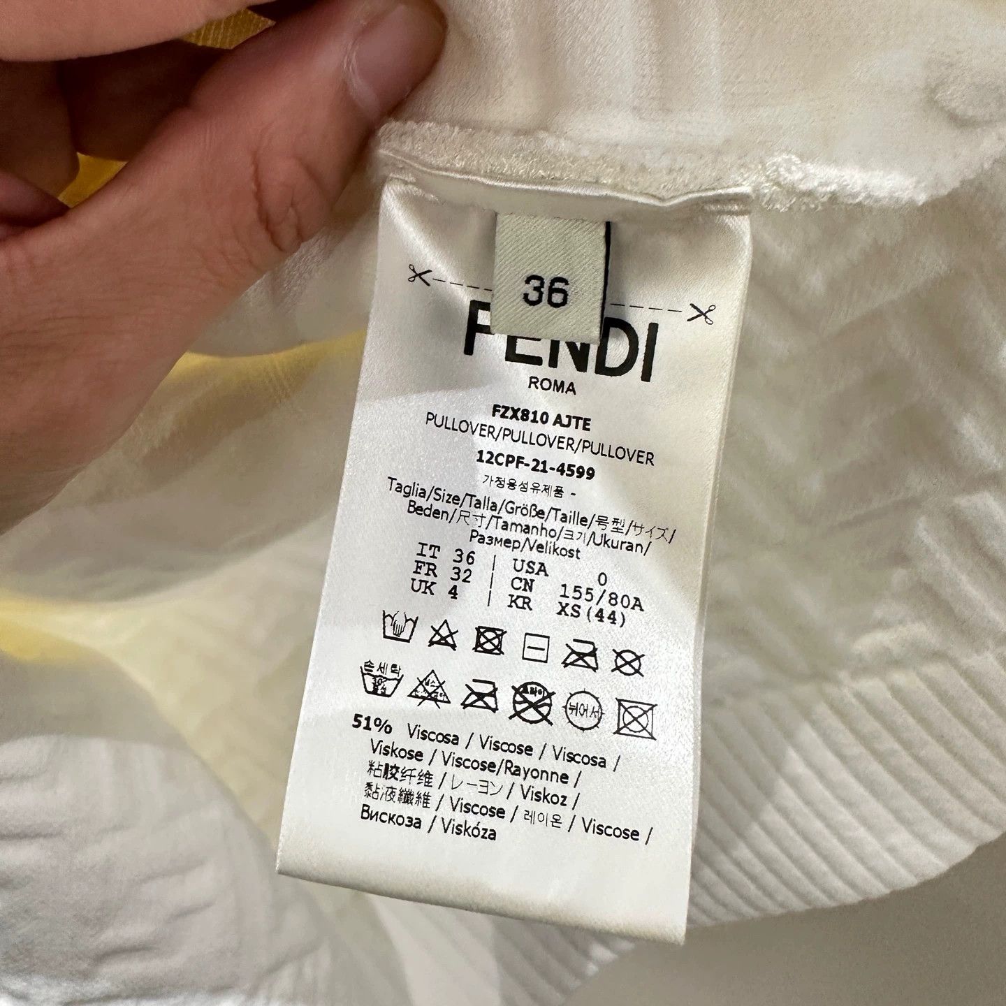 Fendi Fendi mar220 FF All Over Embossed LS Sweatshirt 36 Size XS / US 0-2 / IT 36-38 - 4 Thumbnail