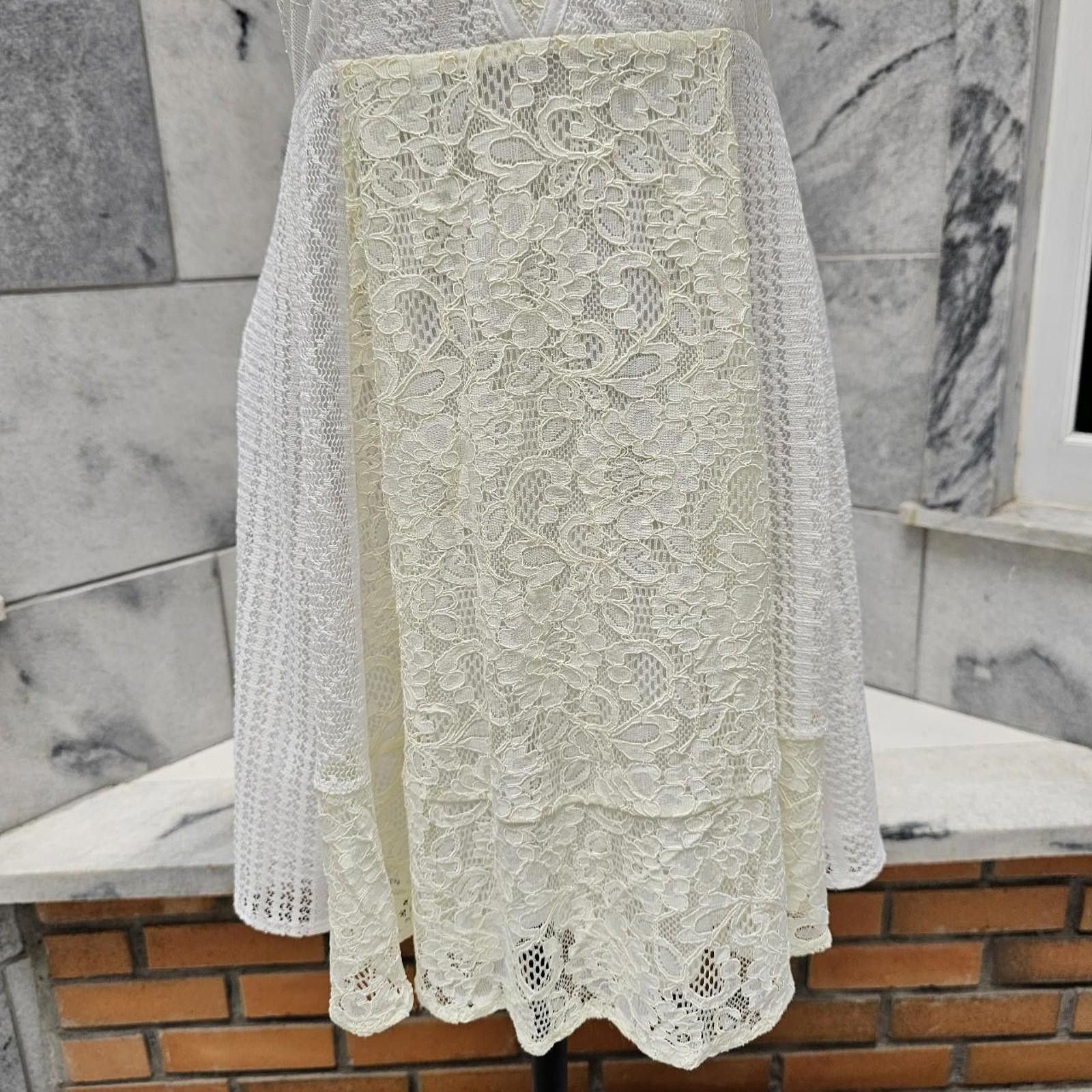 BCBGeneration BCBGeneration Women's White and Cream Ivory Dress Size M / US 6-8 / IT 42-44 - 4 Thumbnail
