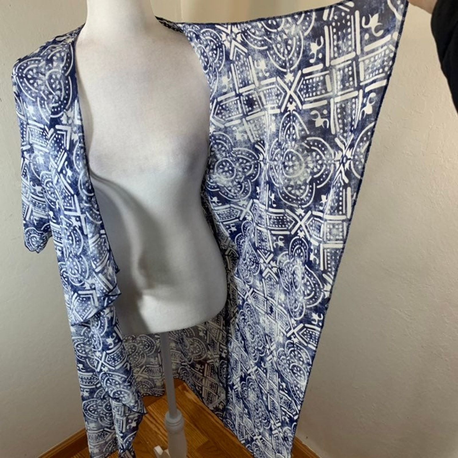 Other Lulu and Roo Kimono Blur Wraps / Cardigan size S Size S / US 4 / IT 40 - 6 Thumbnail