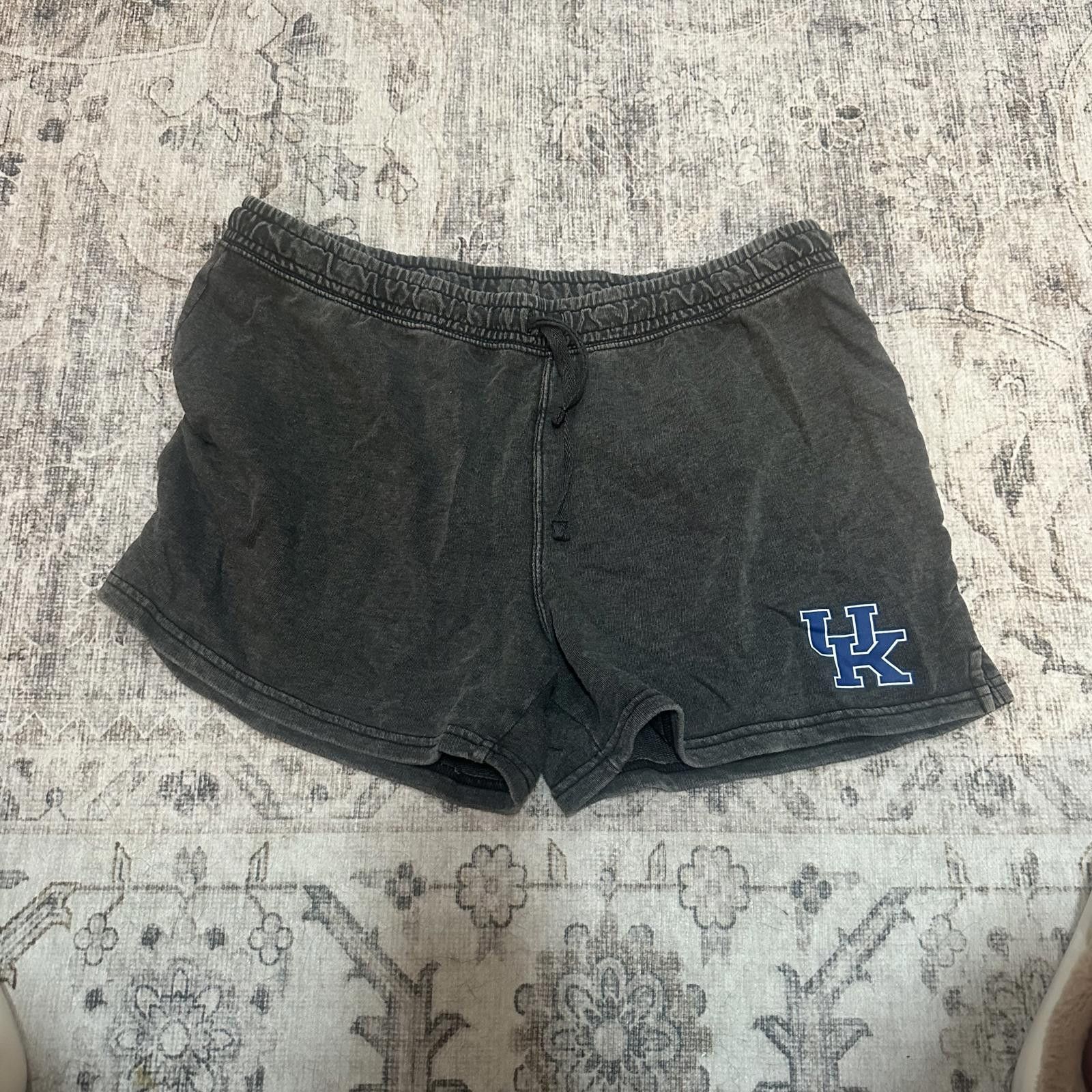 Designer women’s Athletic Shorts - University of Kentucky Size 40" / US 18 - 3 Thumbnail