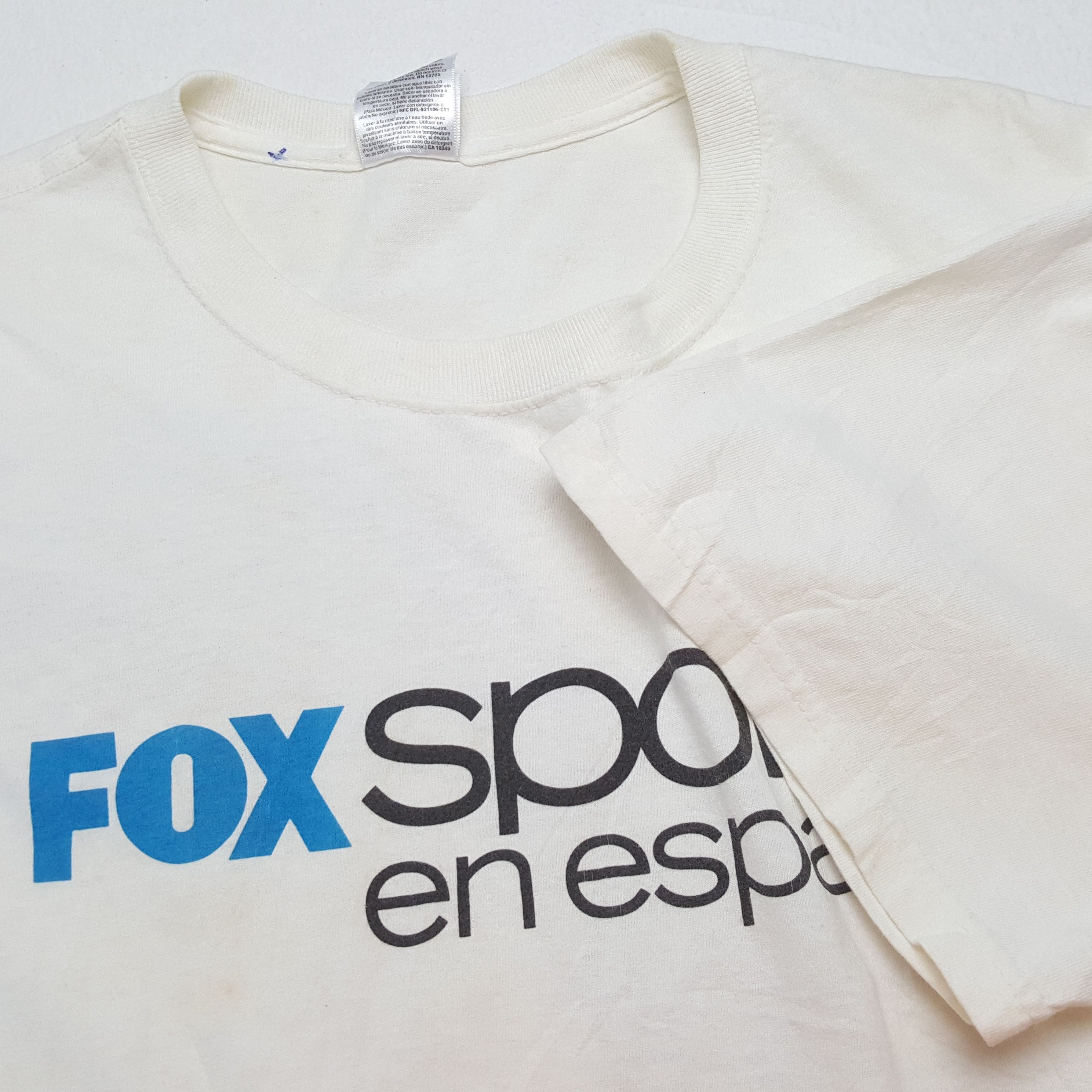 Vintage FOX SPORTS EN SEPANOL Television Channel Tshirt Size US L / EU 52-54 / 3 - 6 Thumbnail