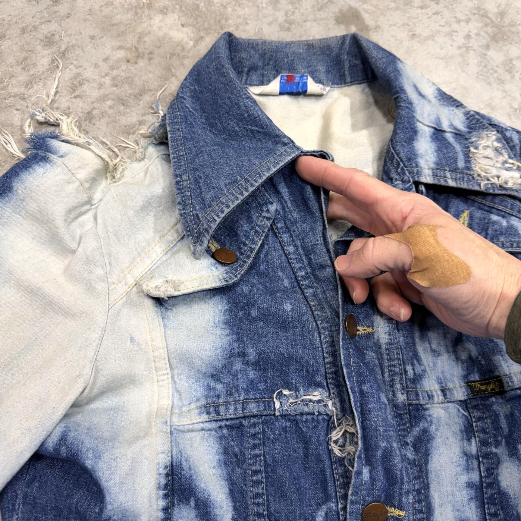 Wrangler VINTAGE Wrangler Jacket Mens Small Blue Denim Western Bleached thrashed 70s Size US S / EU 44-46 / 1 - 5 Thumbnail
