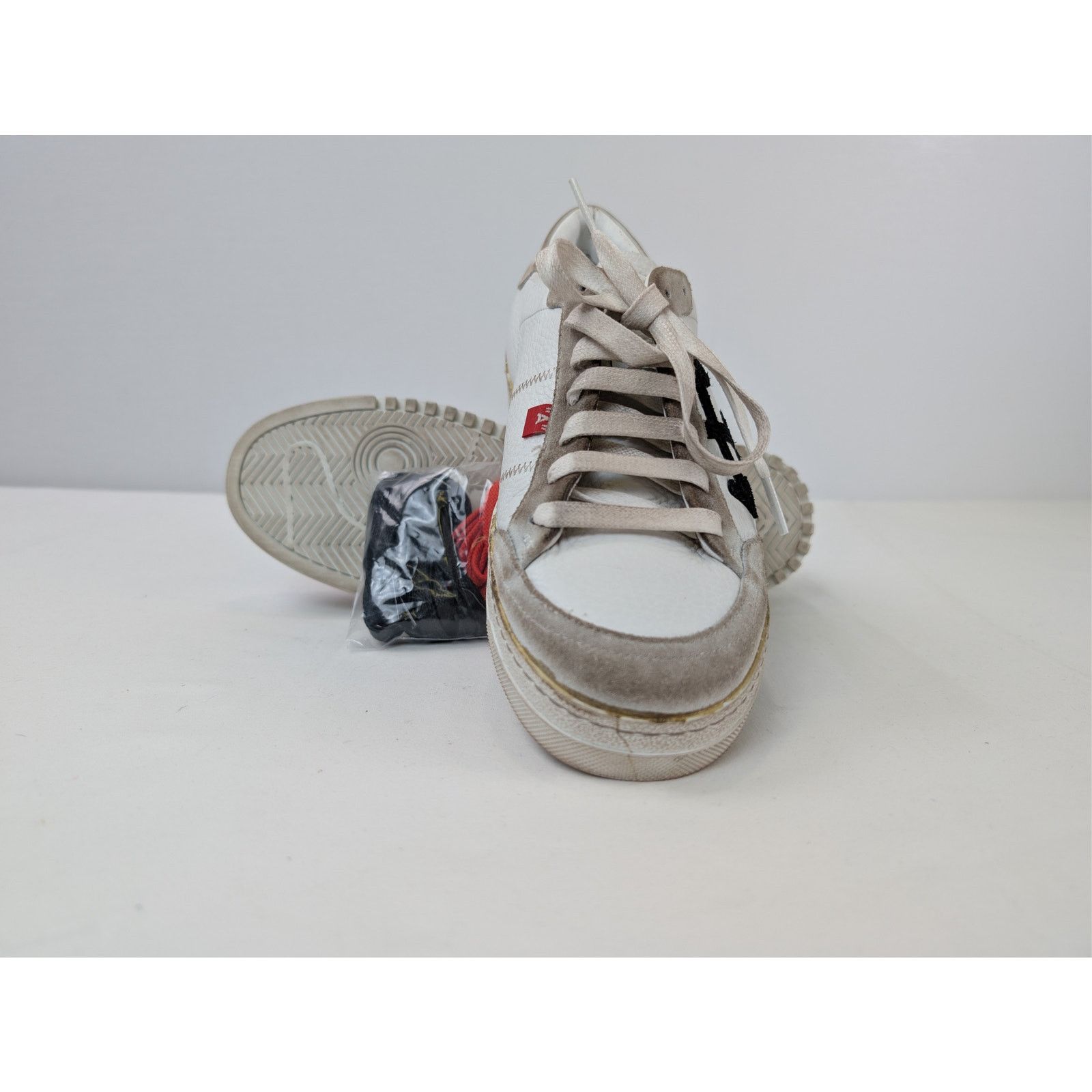 Off-White o1rshd1 Virgil Abloh Address Low Top Sneaker White / Black Size US 8 / EU 41 - 13 Thumbnail