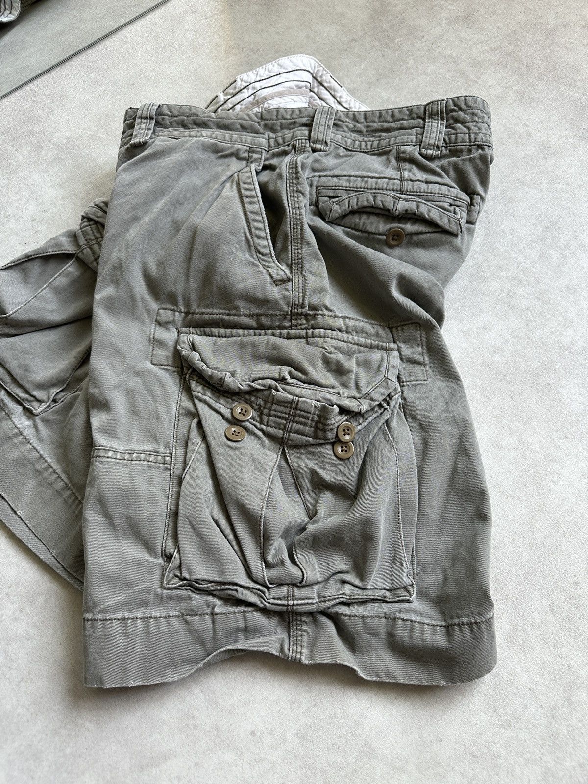 Polo Ralph Lauren Polo Ralph Lauren utility cargo chino shorts with worn look Size US 36 / EU 52 - 4 Thumbnail