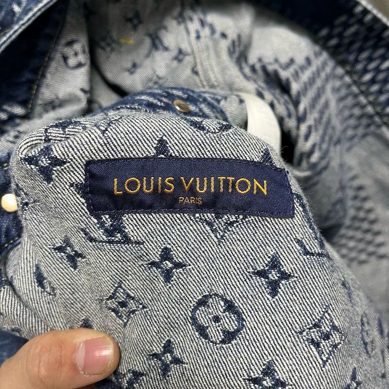 Louis Vuitton Louis Vuitton Full print denim jacket 2504-Nextarrow Size US L / EU 52-54 / 3 - 3 Thumbnail
