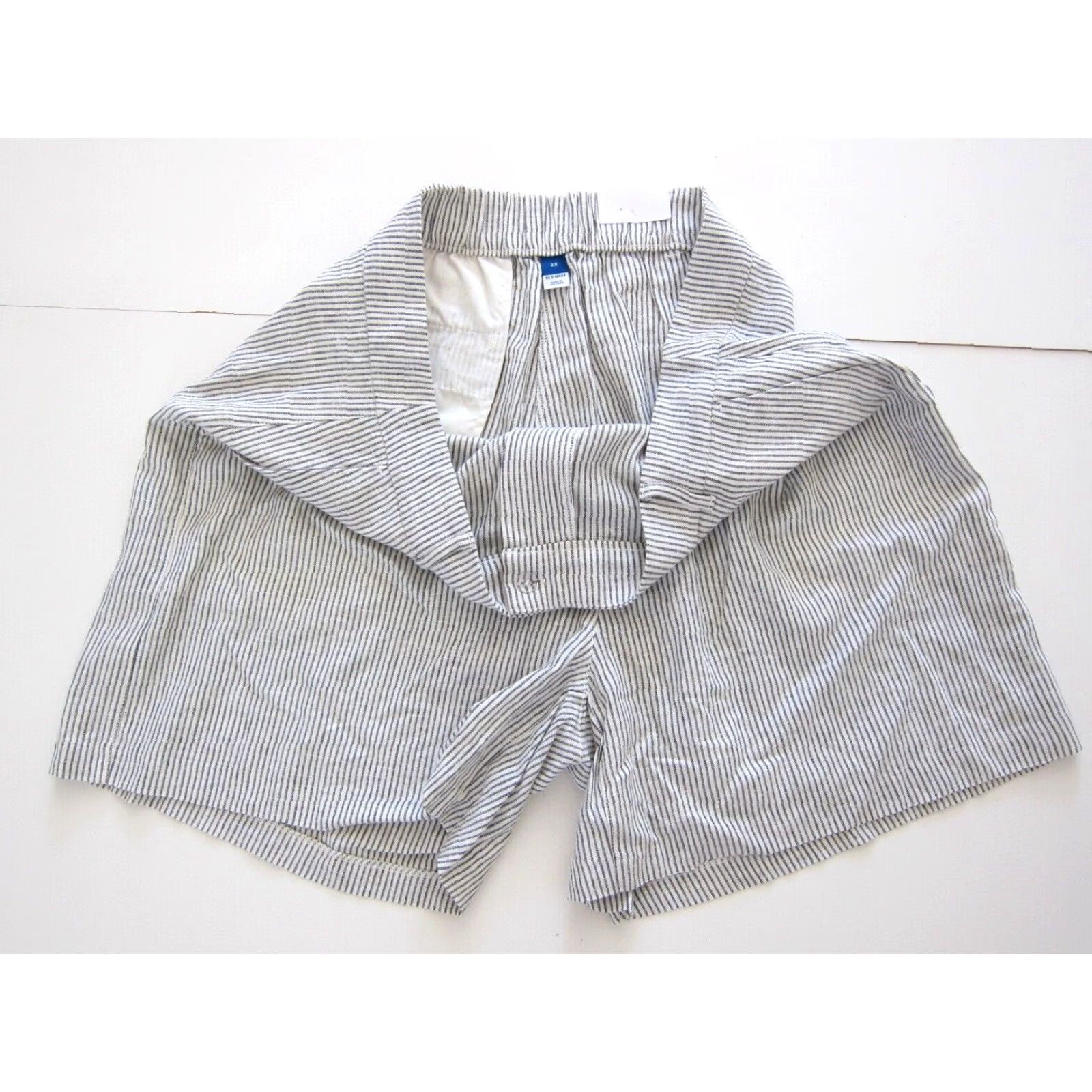 Old Navy NWT Old Navy Stripe Linen Chino Shorts Women 2X Grey White Extra High Rise NWT Plus Size 40" Waist 6" Inseam Women Size 40" / US 18 - 6 Thumbnail
