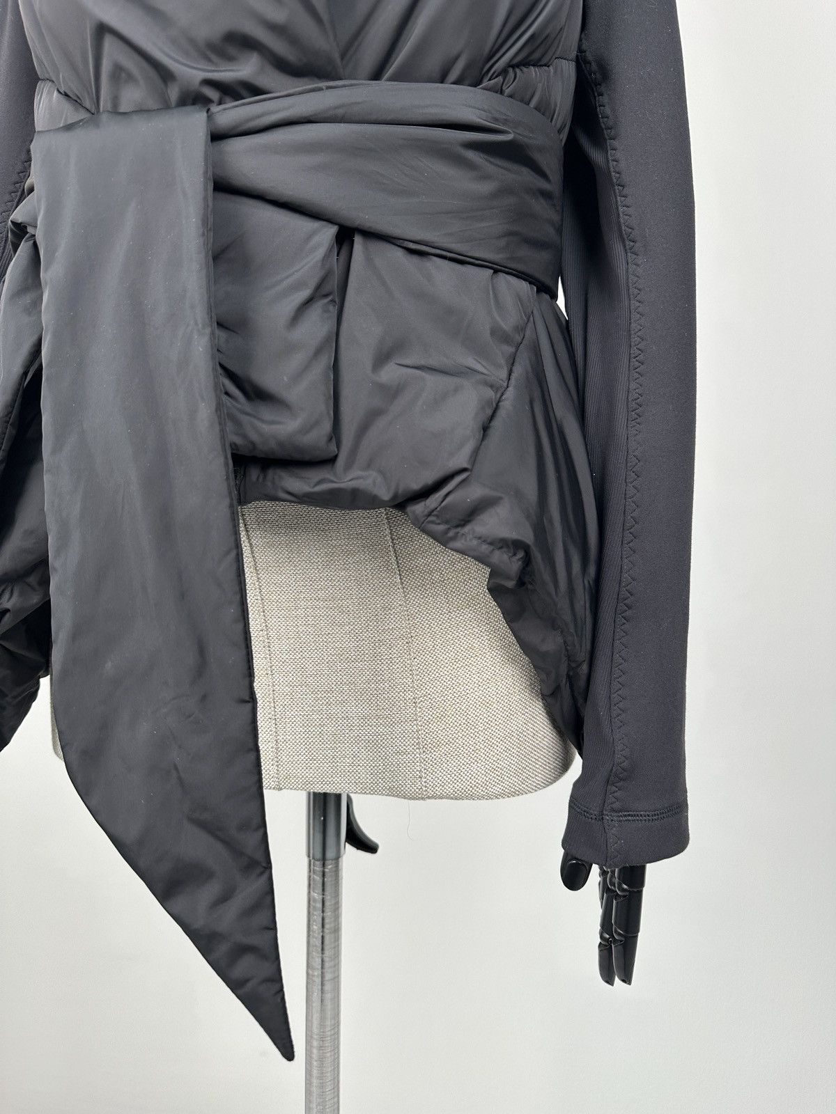 Lululemon LULULEMON Avant Garde Belted Wrap Down Jacket Women’s Black Size XS / US 0-2 / IT 36-38 - 7 Thumbnail