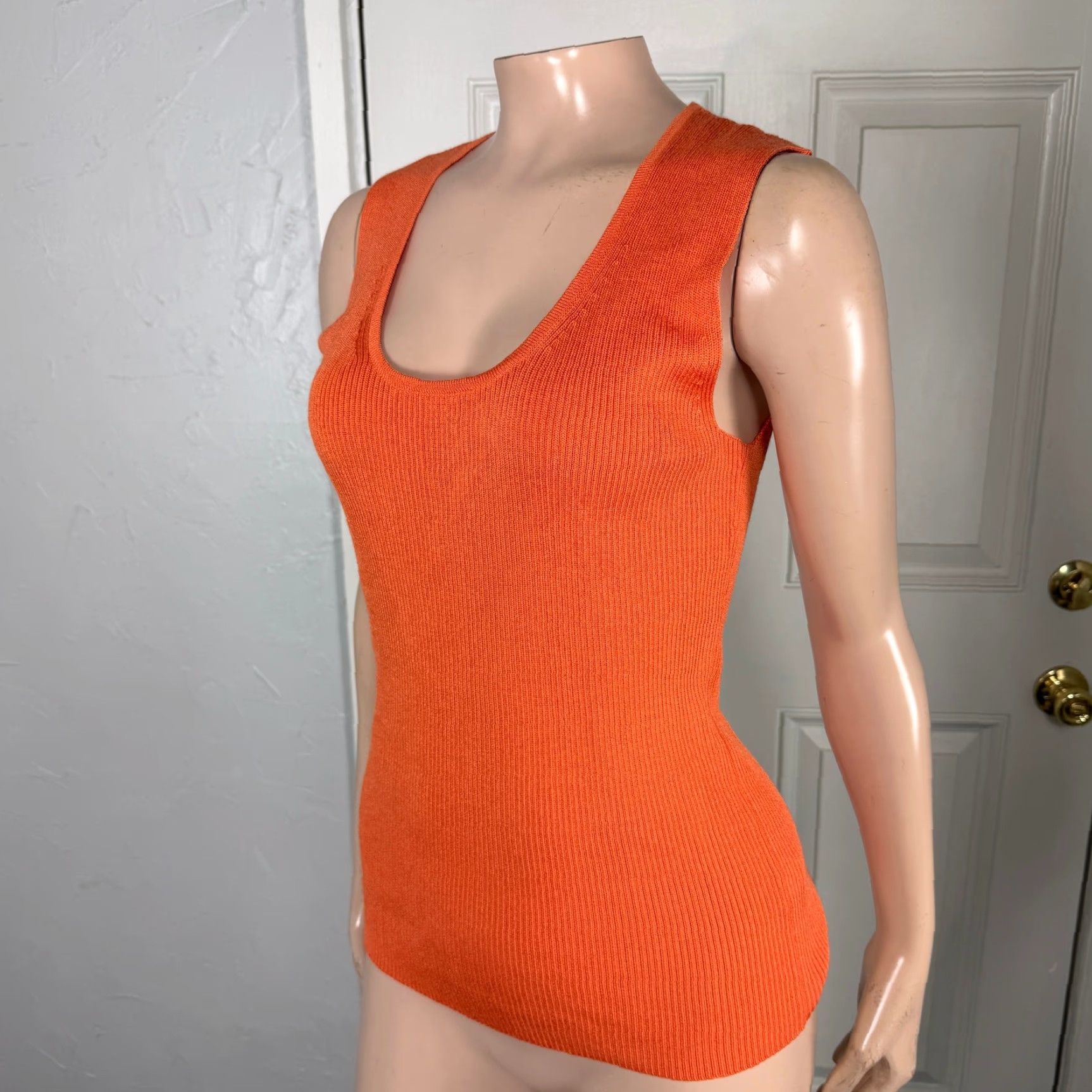 St. John St John Top Shirt Tank Sleeveless Sweater Blouse Knit Crew Neck S Ivory Womens Size S Pullover Vintage No Size S / US 4 / IT 40 - 2 Thumbnail