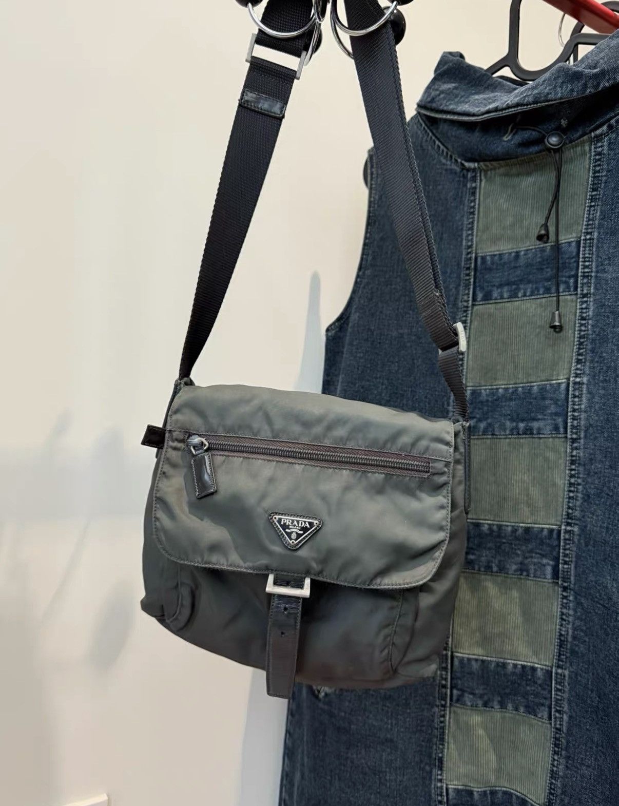 Prada Prada Vintage Army Green Parachute Camera Crossbody Bag J36 Size ONE SIZE - 1 Thumbnail