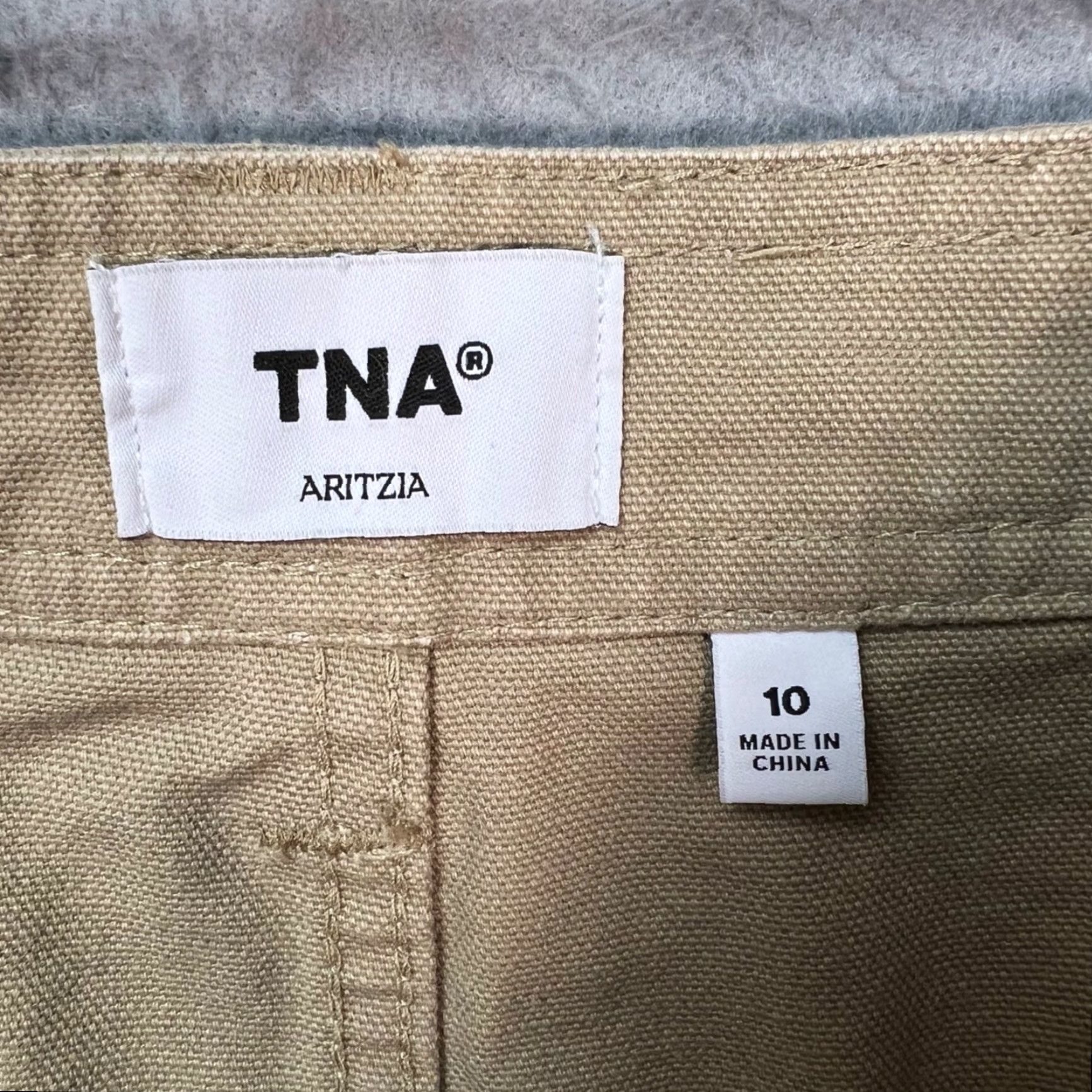 Aritzia Aritzia Skirt Womens 10 Khaki Cotton Mini w/ Pockets Adjustable Waist Vintage? No (Note: Original title did not indicate vintage) Size 32" / US 10 / IT 46 - 3 Thumbnail