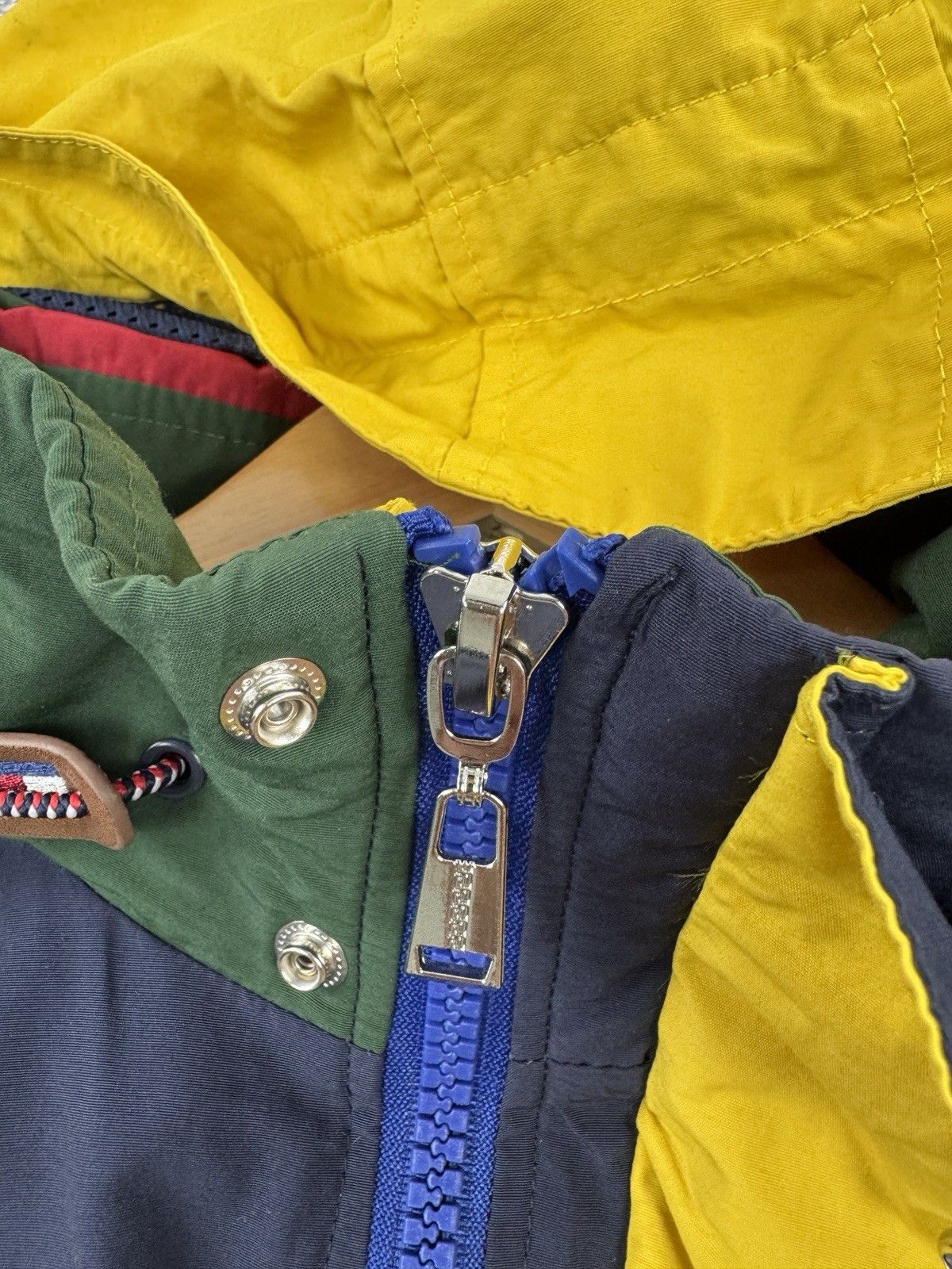 Tommy Hilfiger Tommy Hilfiger Tommy Jeans 90's Color-Blocked Hooded Sailing Size US XS / EU 42 / 0 - 12 Thumbnail