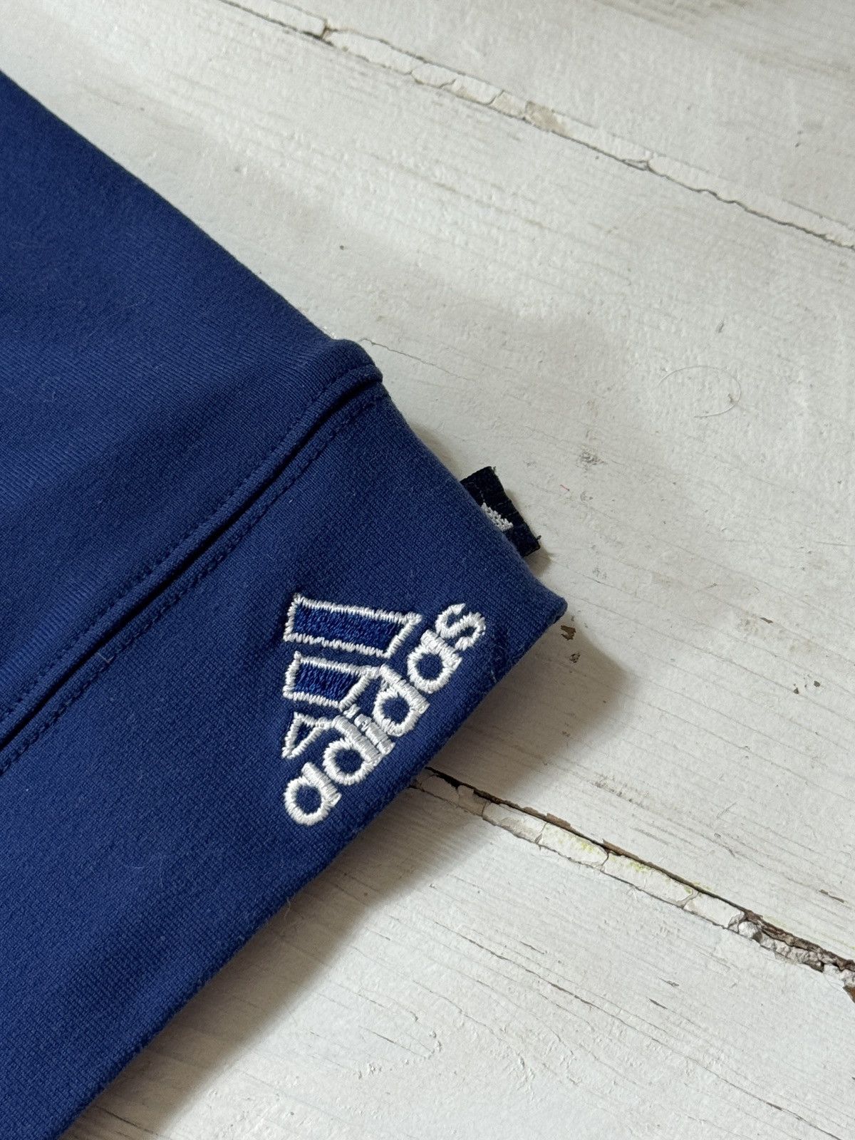 Adidas VINTAGE ADIDAS MINI LOGO Y2K SHORTS Size 26" / US 2 / IT 38 - 6 Thumbnail