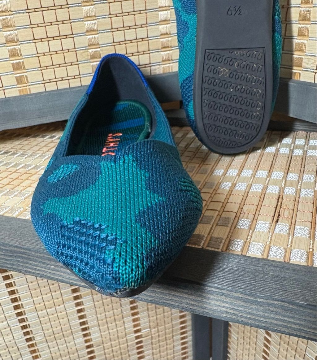 Women's Rothy's Teal Blue Camo The Point II Flats Size 6.5