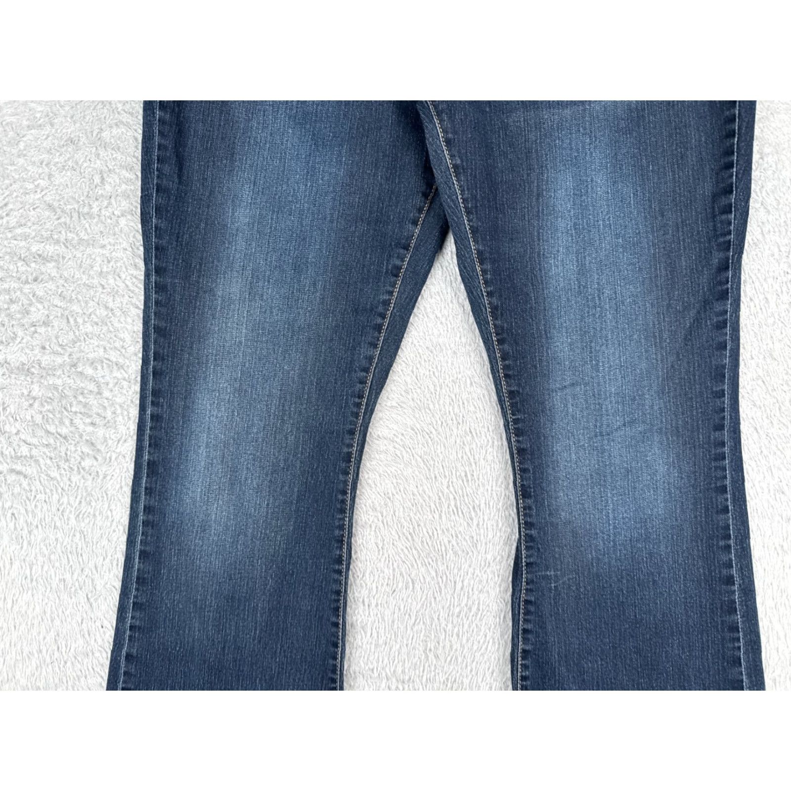 Levi's Levis Jeans Women 18 Blue Denim Mid Rise Bootcut 34x30 Regular Cotton Blend 5-Pocket Design Size 40" / US 18 - 3 Thumbnail