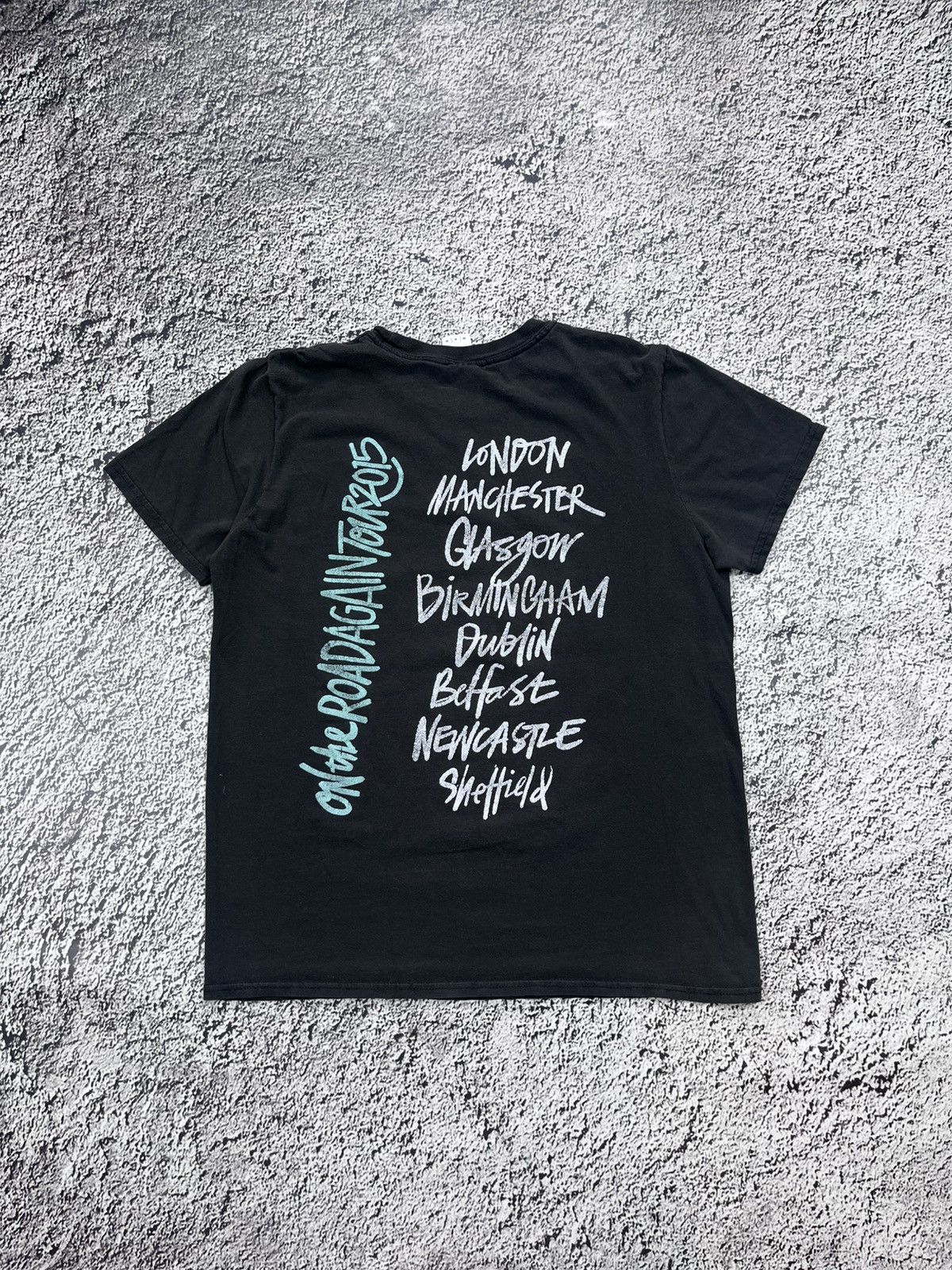 Band Tees Vintage Y2K One Direction faded logo tour tee size M Size US M / EU 48-50 / 2 - 4 Thumbnail