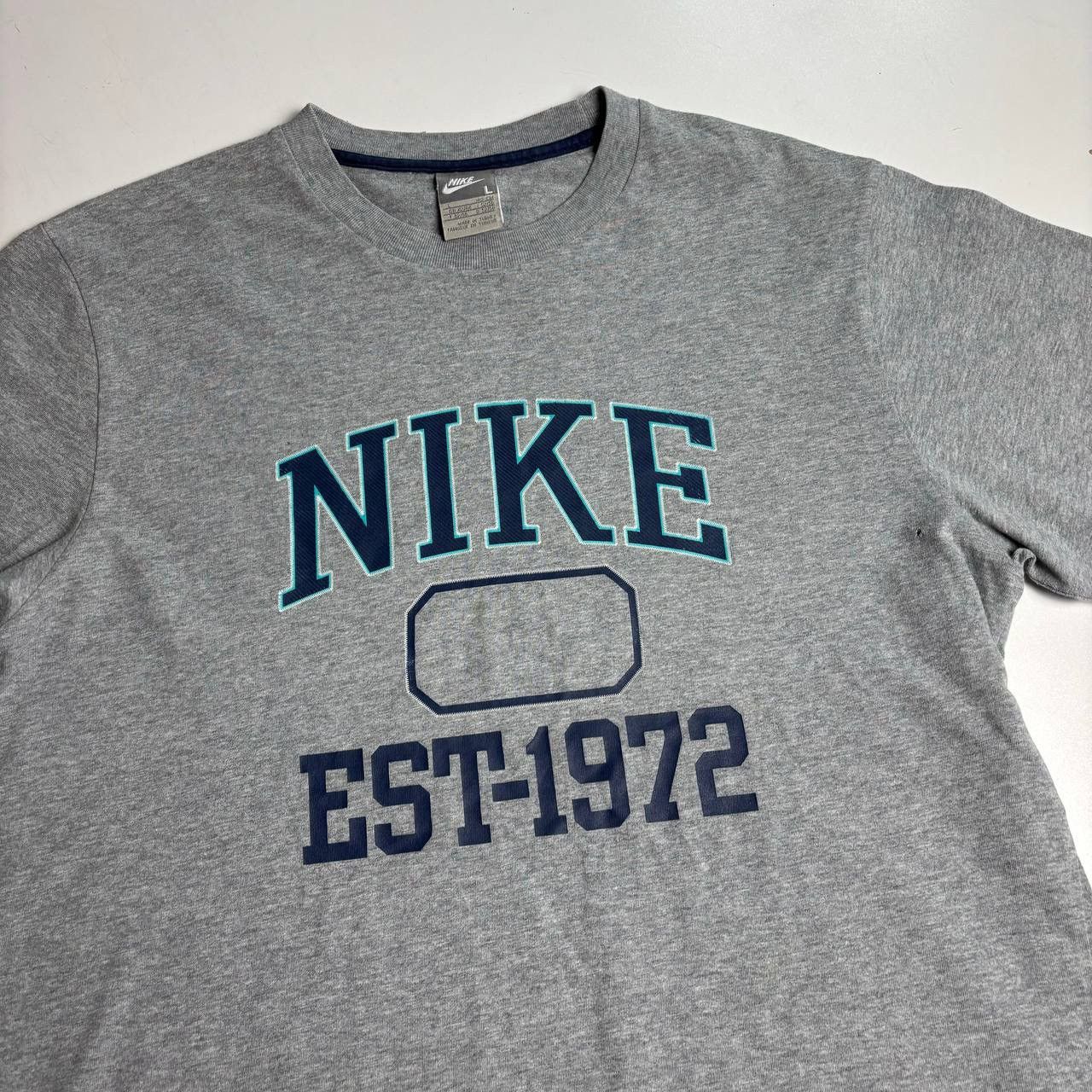 Nike Nike vintage big logo T-shirt Size:L Size US L / EU 52-54 / 3 - 3 Thumbnail