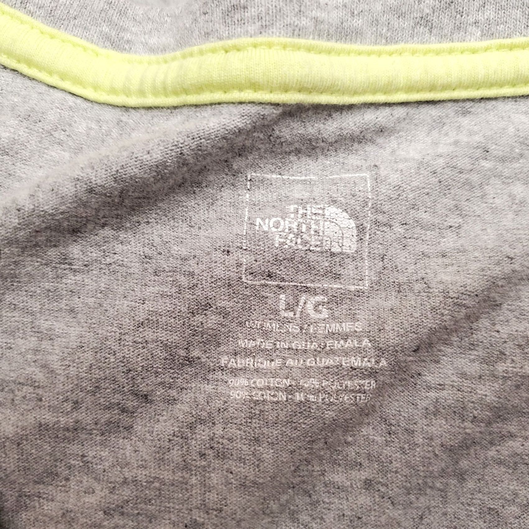 The North Face The North Face Shirt Womens L Gray V-Neck Short Sleeve Tee Outdoors Merchandise Womens L Gray V-Neck T-Shirt Outdoors Size L / US 10 / IT 46 - 3 Thumbnail