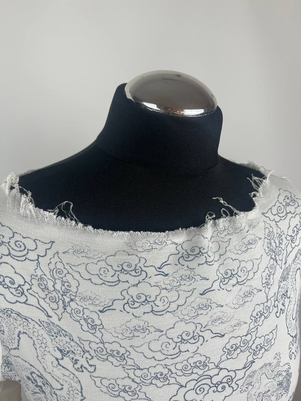 Michiko Koshino MICHIKO KOSHINO Graphic Tee Oriental Lady & Clouds Print Size S / US 4 / IT 40 - 7 Thumbnail
