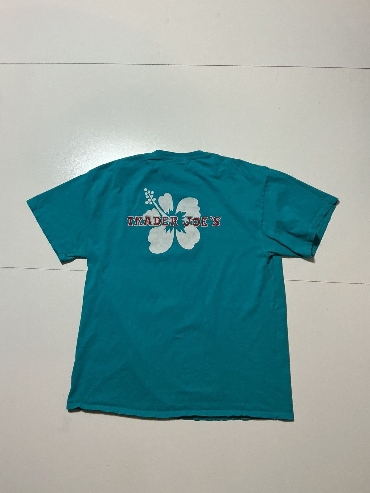 Port & Company Trader Joes Grocery Store Hibiscus Flower Graphic T-Shirt Size US L / EU 52-54 / 3 - 3 Thumbnail