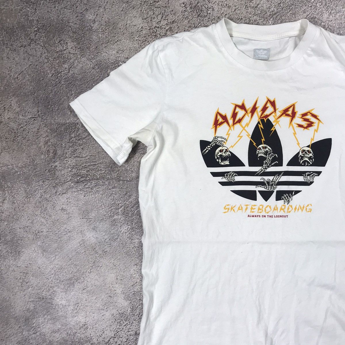 Vintage Vintage Y2K Adidas Graphic Tee Skulls Skate Streetwear M Size US M / EU 48-50 / 2 - 2 Thumbnail