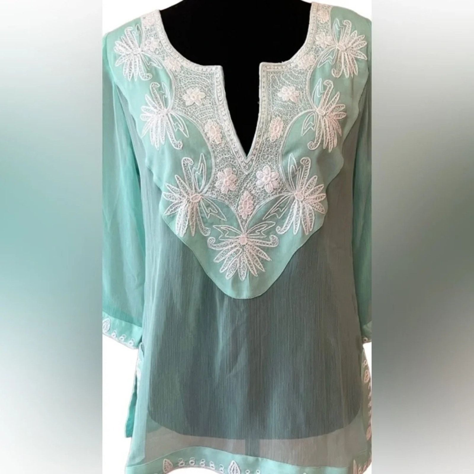 The Unbranded Brand Soft Surroundings mint green embroidered top, size Medium Size M / US 6-8 / IT 42-44 - 1 Thumbnail