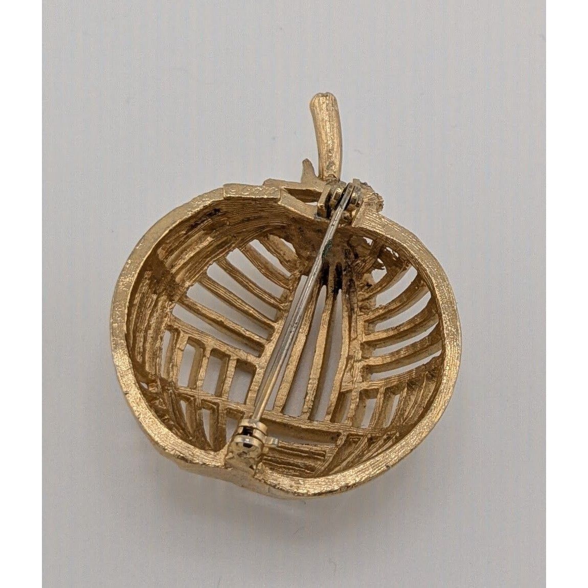 Other Vintage Collectible Coro Abstract Apple Brooch Gold Tone Size ONE SIZE - 6 Thumbnail