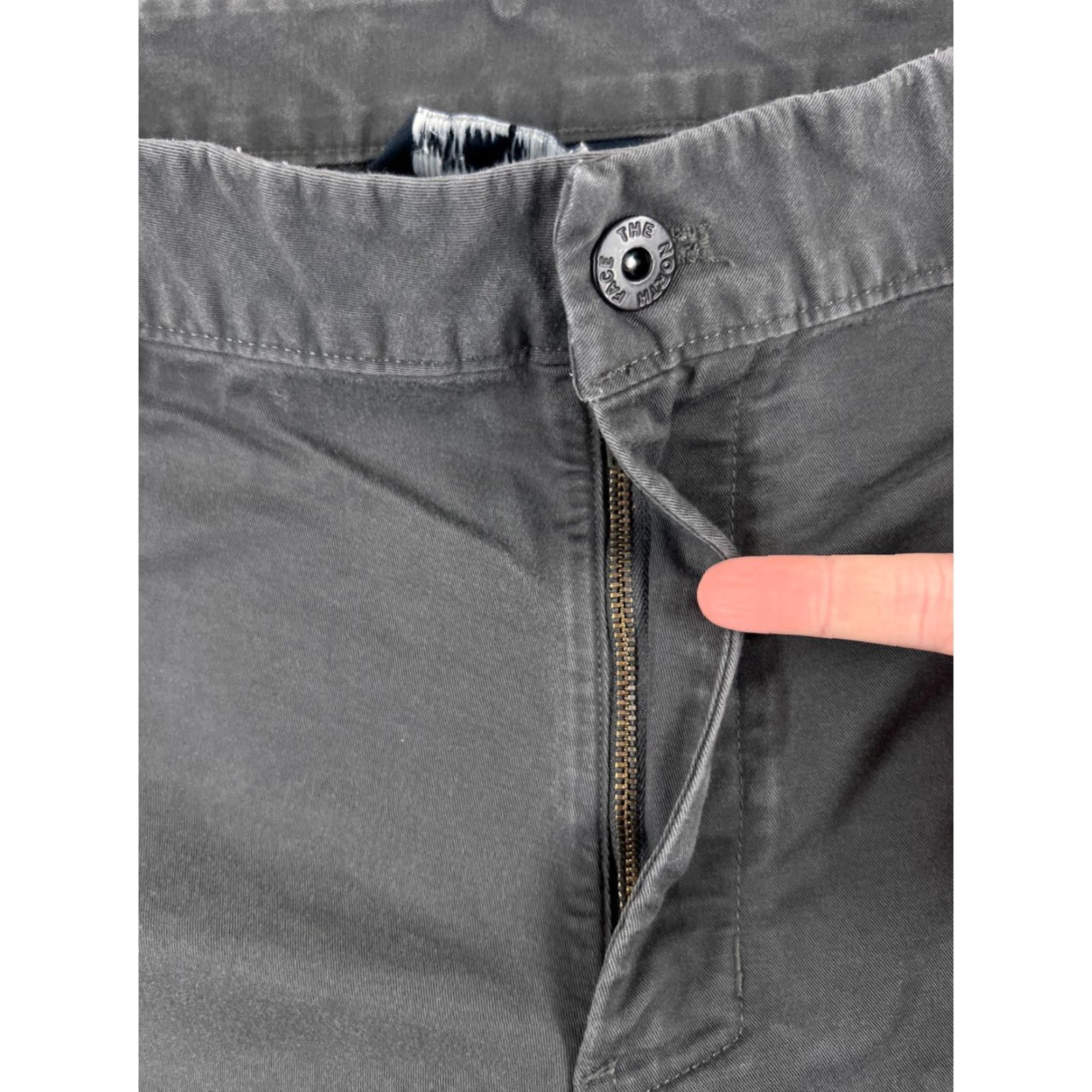 The North Face The North Face Chino Shorts Men 40 Gray Cotton Blend Cargo Casual Hiking Size US 40 / EU 56 - 6 Thumbnail