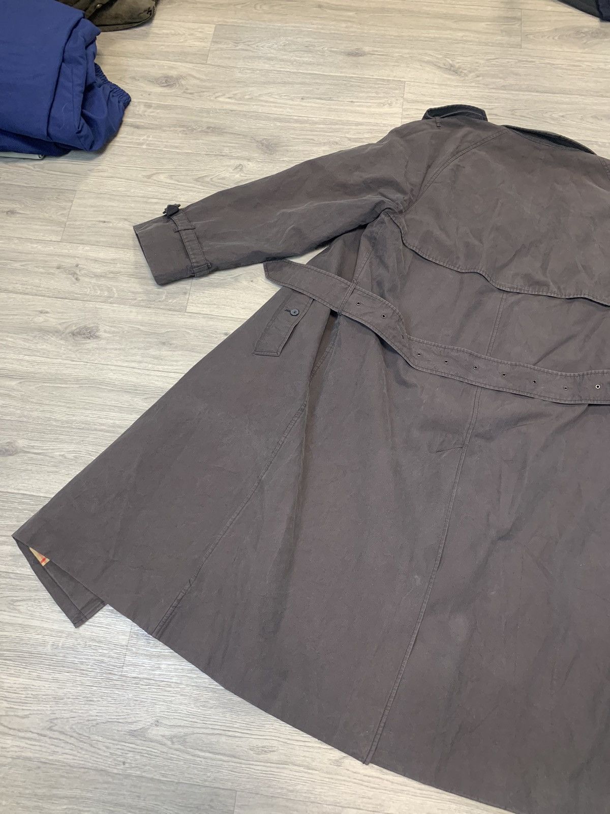 Burberry Burberry London Vintage Trench Coat Plaid Lining Size 50 Size US M / EU 48-50 / 2 - 12 Thumbnail