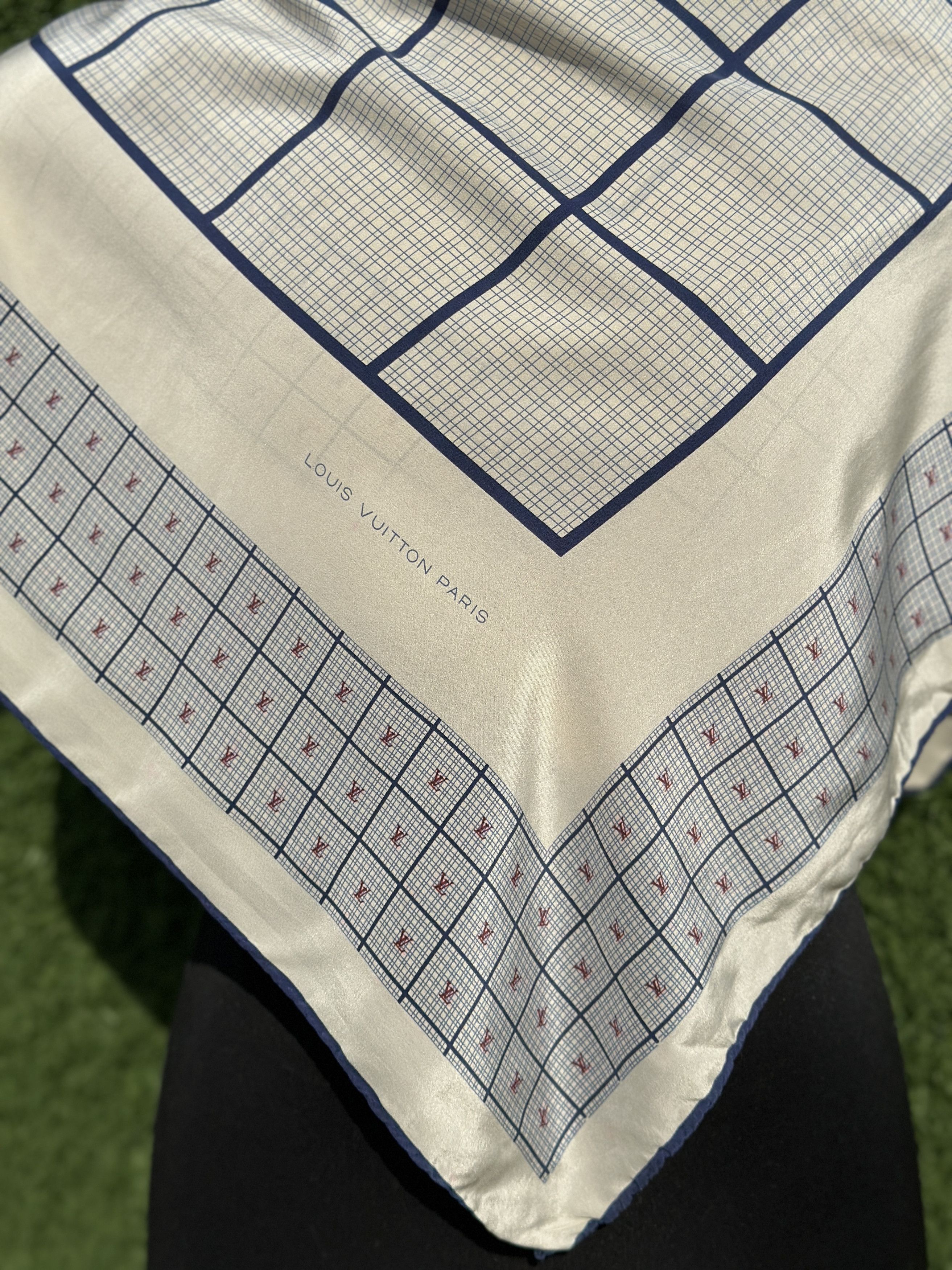 Louis Vuitton Louis Vuitton Silk Scarf Monogram Grid Square 81x83cm Size ONE SIZE - 14 Thumbnail