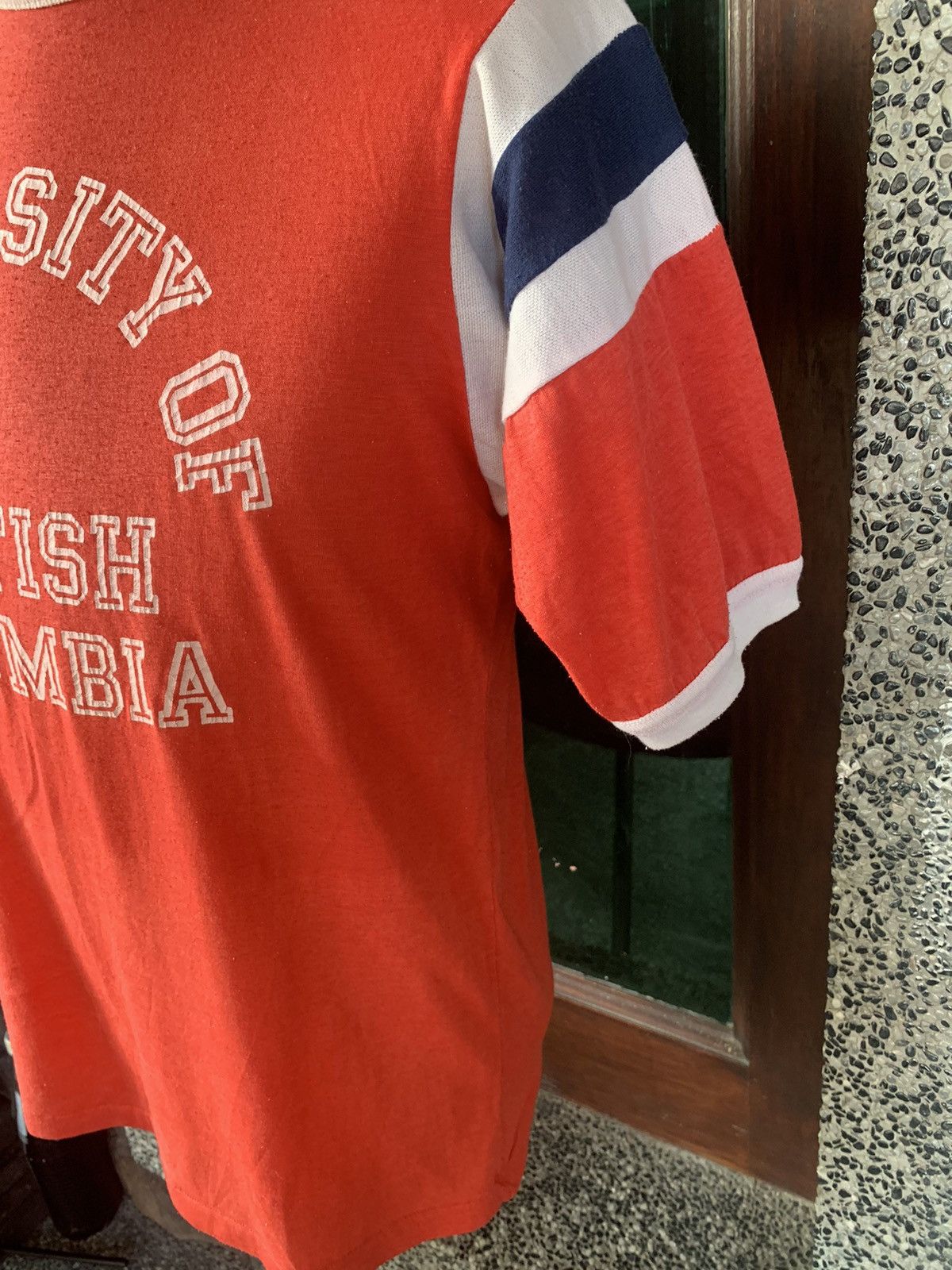 Vintage Vintage 80s University Of British Columbia T shirt Size US M / EU 48-50 / 2 - 3 Thumbnail