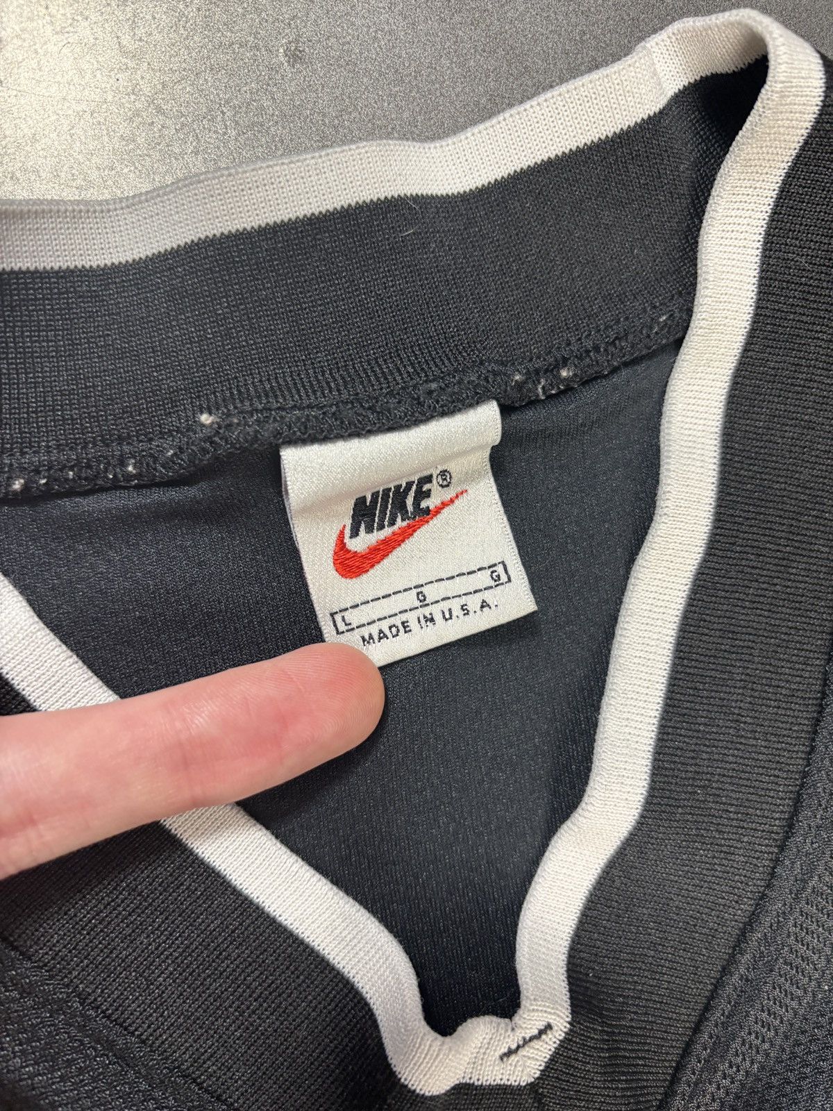 Nike 1990s Vintage Nike Active Shirt Shortsleeve Swoosh Warmup L Size US L / EU 52-54 / 3 - 3 Thumbnail