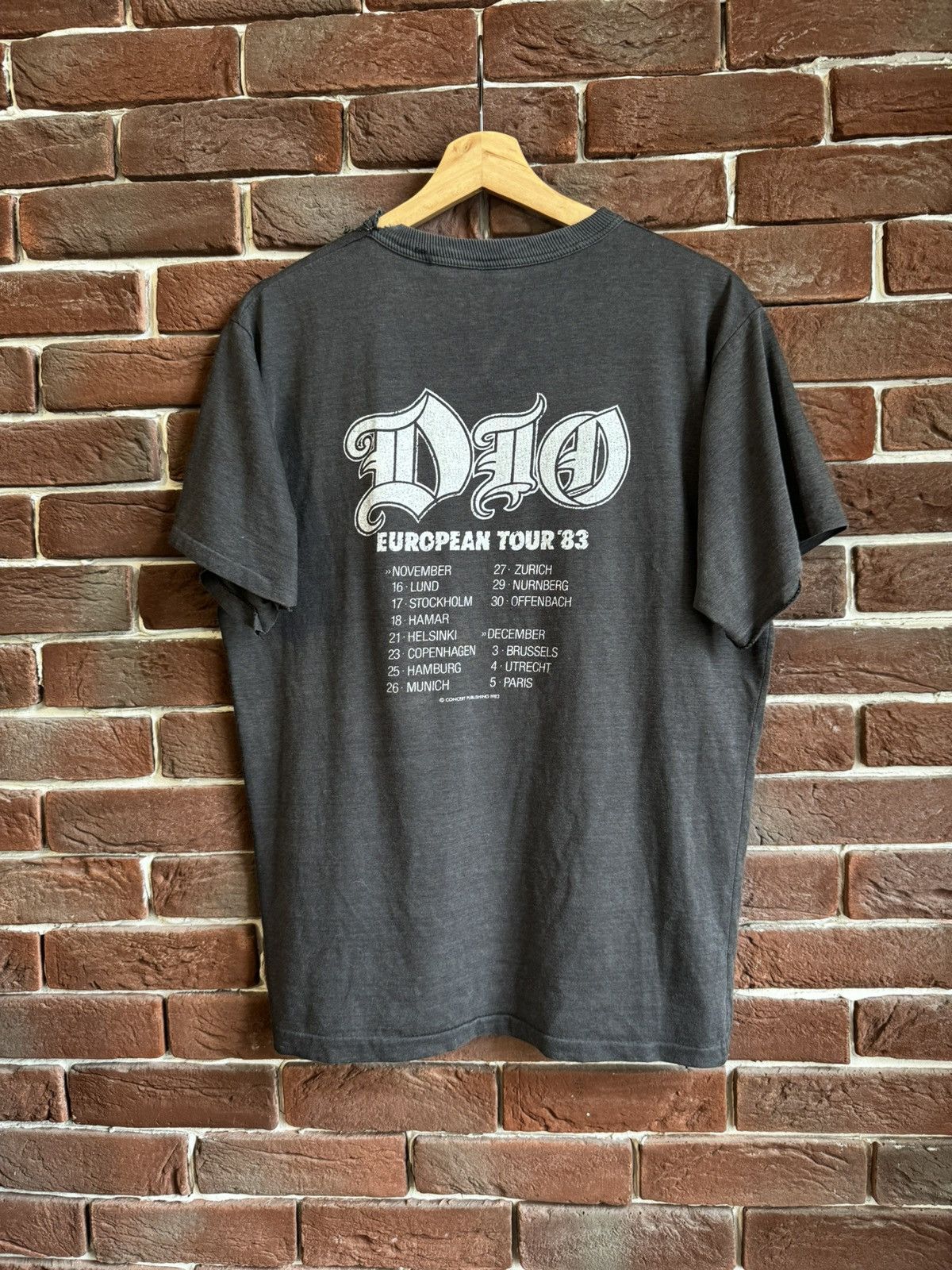 Band Tees Vintage 1983 80s Dio Euro Tour Heavy Metal Band Tshirt XL Size US XL / EU 56 / 4 - 2 Thumbnail