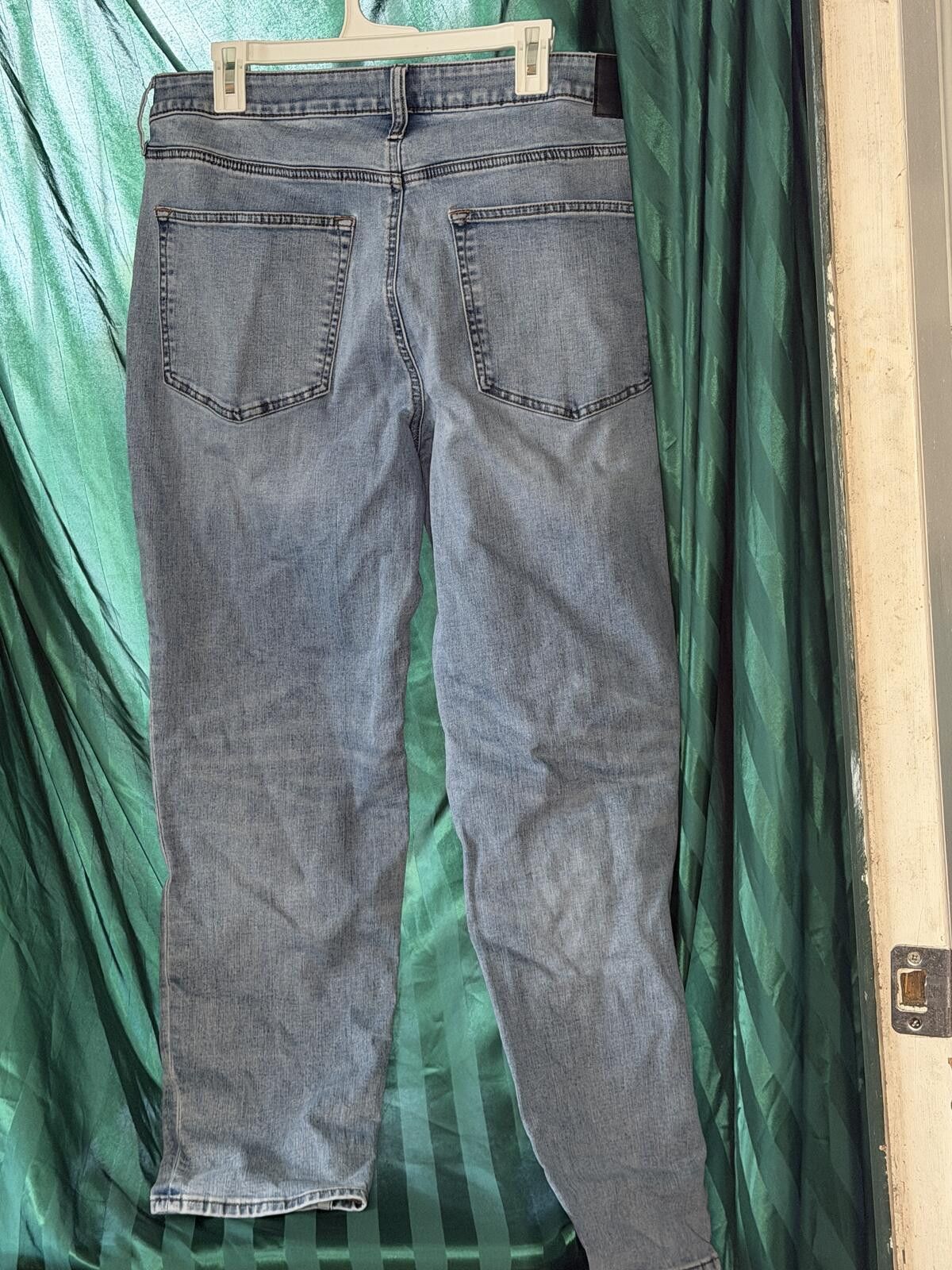 Express Express Light Wash Denim Jeans Straight Leg 36x32 Size US 36 / EU 52 - 2 Thumbnail