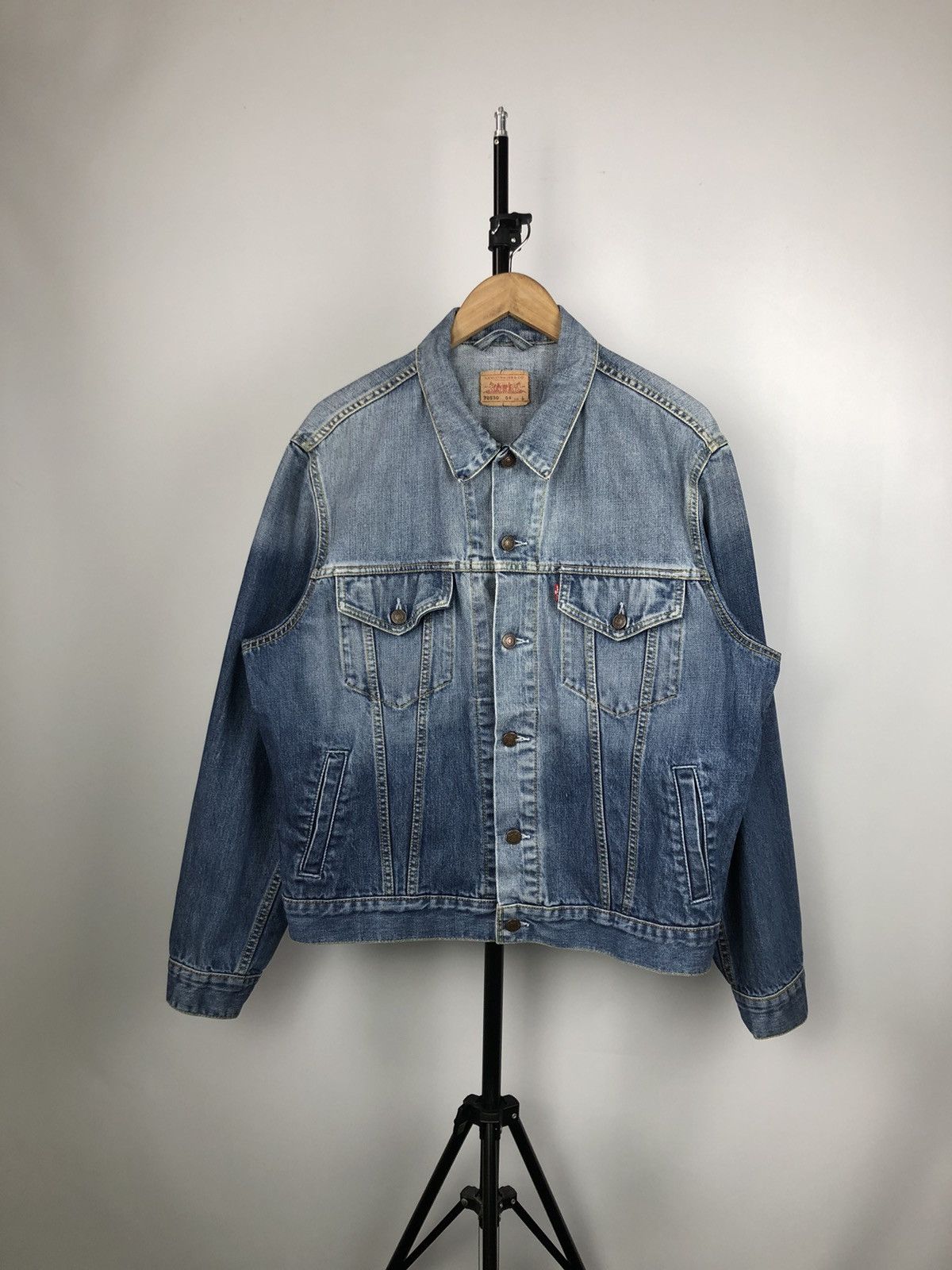 Jean × Levi's × Levi's Vintage Clothing Vintage 90's Distressed Levi's Trucker Denim Jacket Rare Size US L / EU 52-54 / 3 - 1 Thumbnail