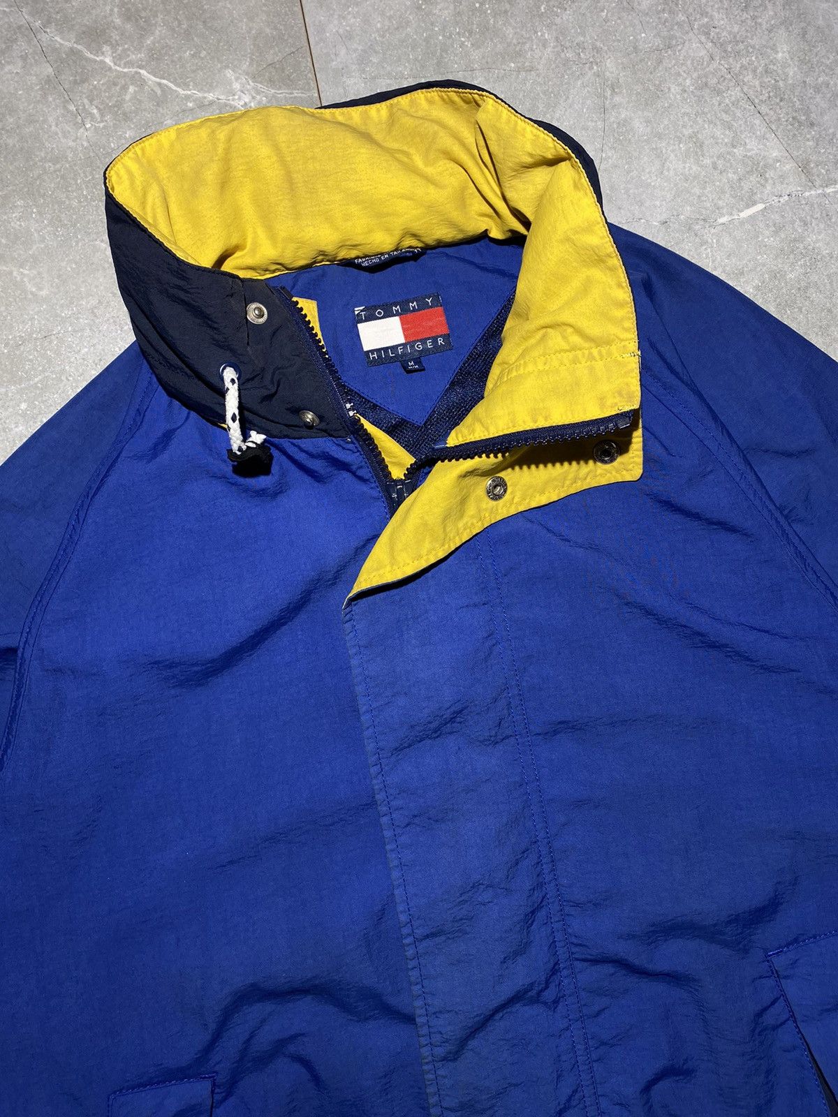 Tommy Hilfiger × Vintage Vintage Tommy Hilfiger Windbreaker Jacket Size US M / EU 48-50 / 2 - 2 Thumbnail