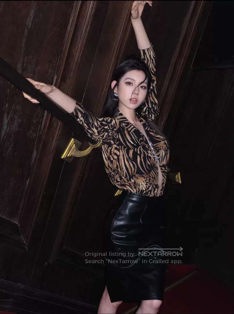 Saint Laurent Paris Saint Laurent Paris size 41 Tiger-Print Full-Print Silk Shi Size US M / EU 48-50 / 2 - 6 Thumbnail