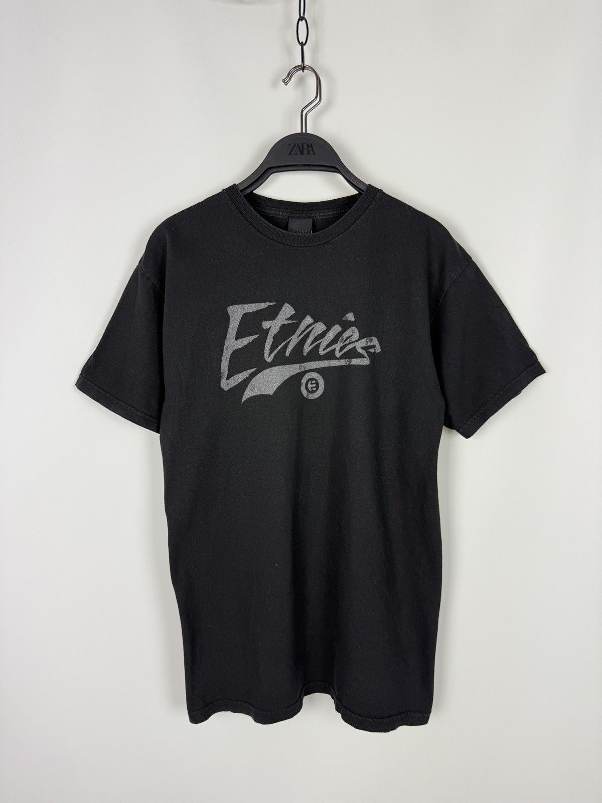 Etnies 2000s Vintage Ethnies Skateboarding Script Logo T-Shirt Size US M / EU 48-50 / 2 - 1 Thumbnail