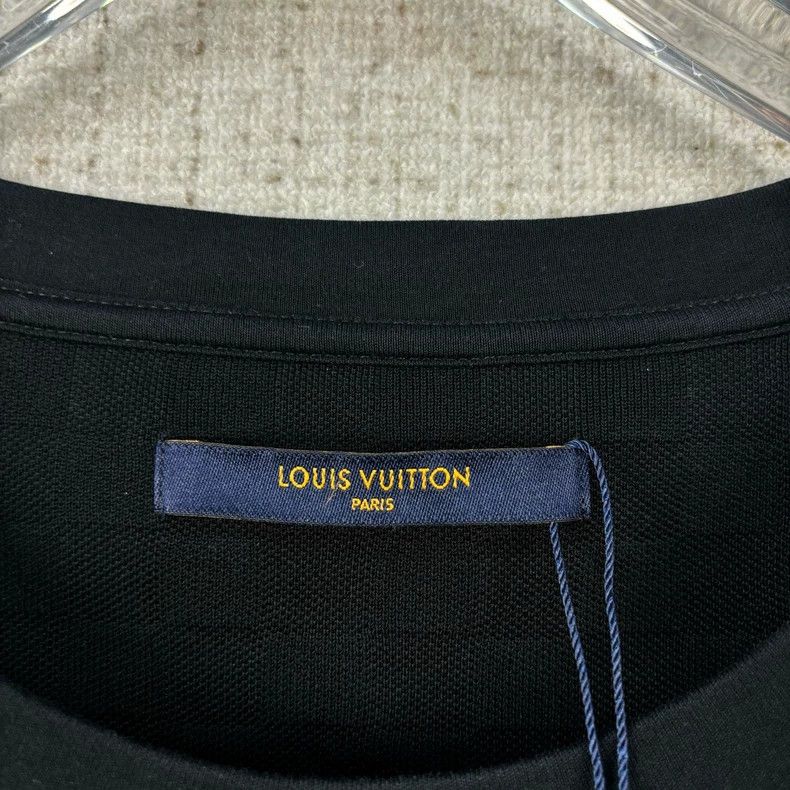Other Louis Vuitton size 4l Solid checkerboard embroidered logo p Size US M / EU 48-50 / 2 - 4 Thumbnail