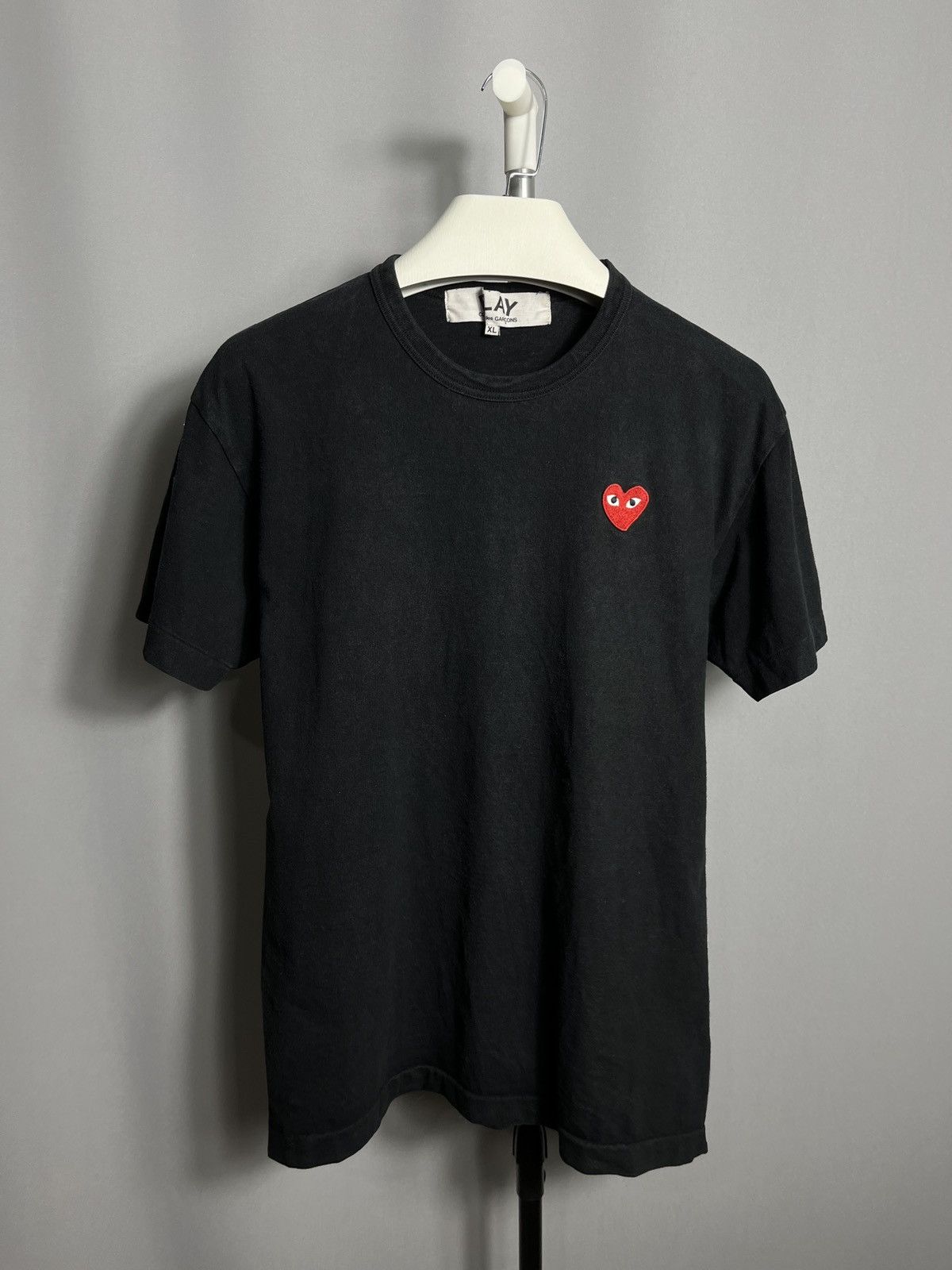 Comme des Garcons COMME DES GARCONS CDG PLAY RED HEART MENS AZ-T108 cotton tee Size US XL / EU 56 / 4 - 1 Thumbnail