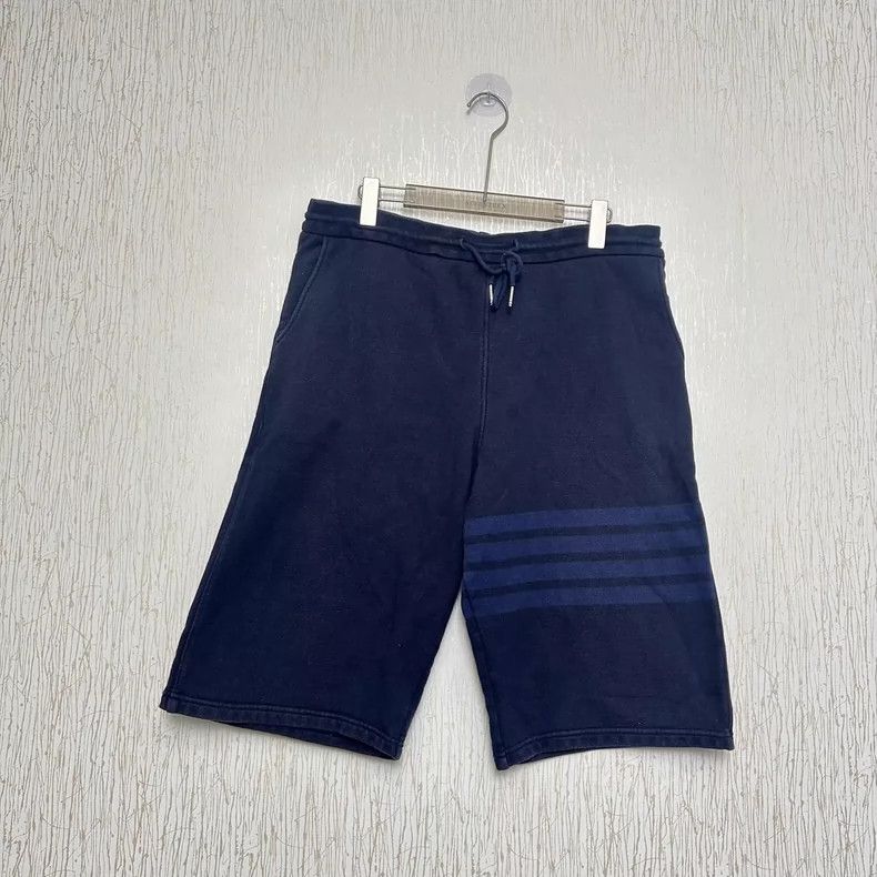 Other Thom Browne size5 Dark blue striped four-barrel shorts Size US 29 - 2 Thumbnail