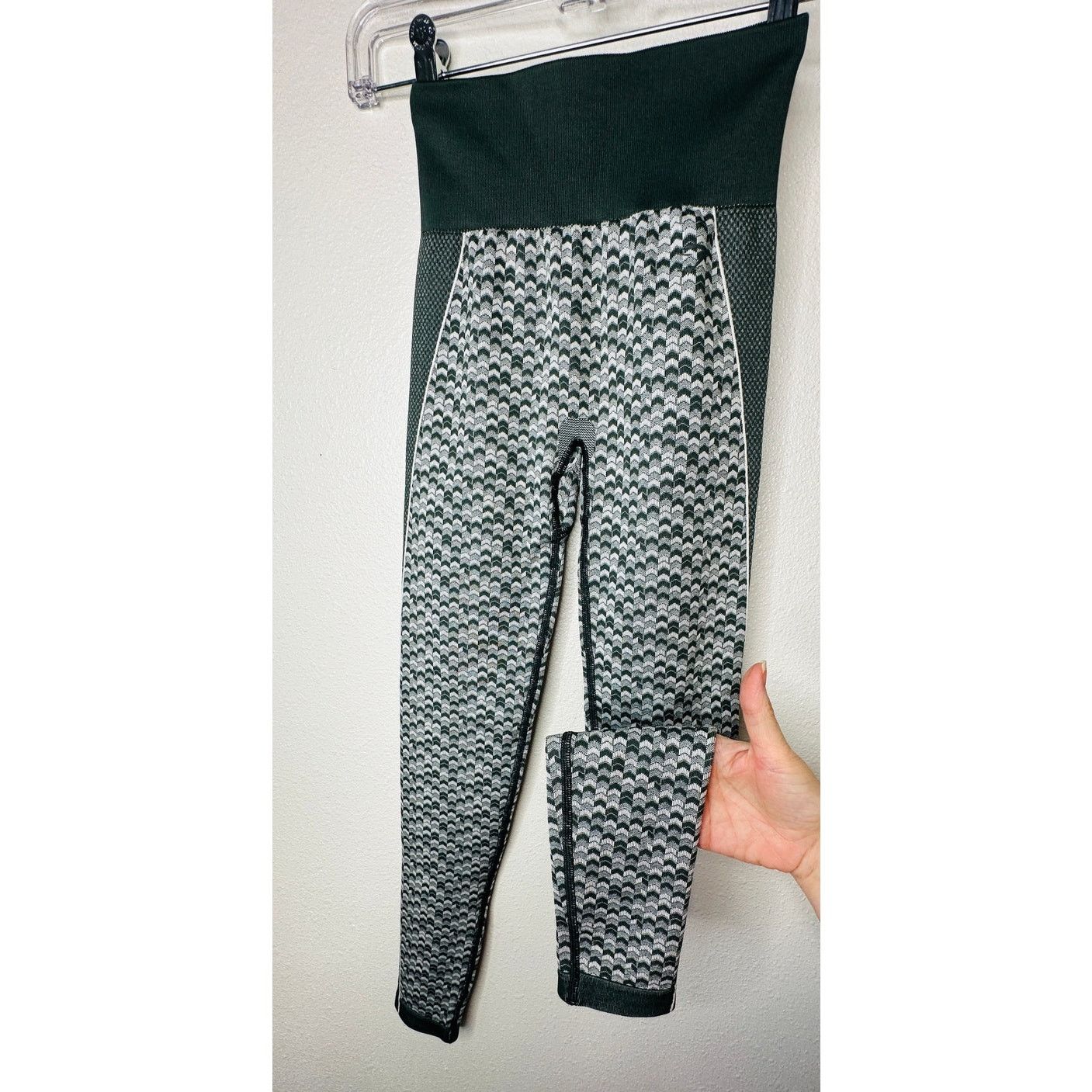 Gymshark Gymshark Olive Booty Enhancing Leggings XS High Waist Size 25" / US 0 / IT 36 - 1 Thumbnail