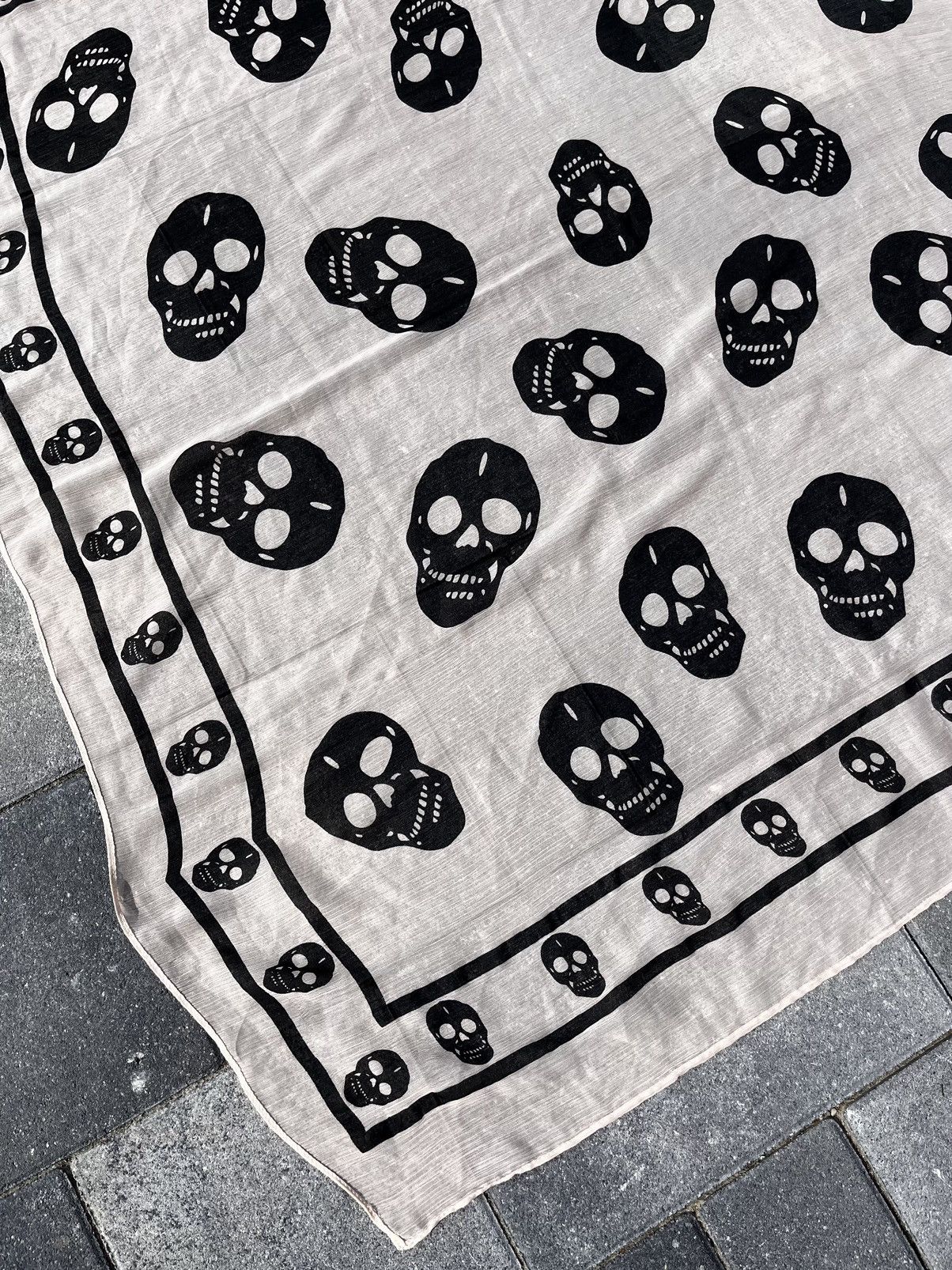 Seditionaries 💀 SKULL SCARF ALEXANDER MCQUEEN STREETWEAR STYLE Y2K PUNK Size ONE SIZE - 5 Thumbnail