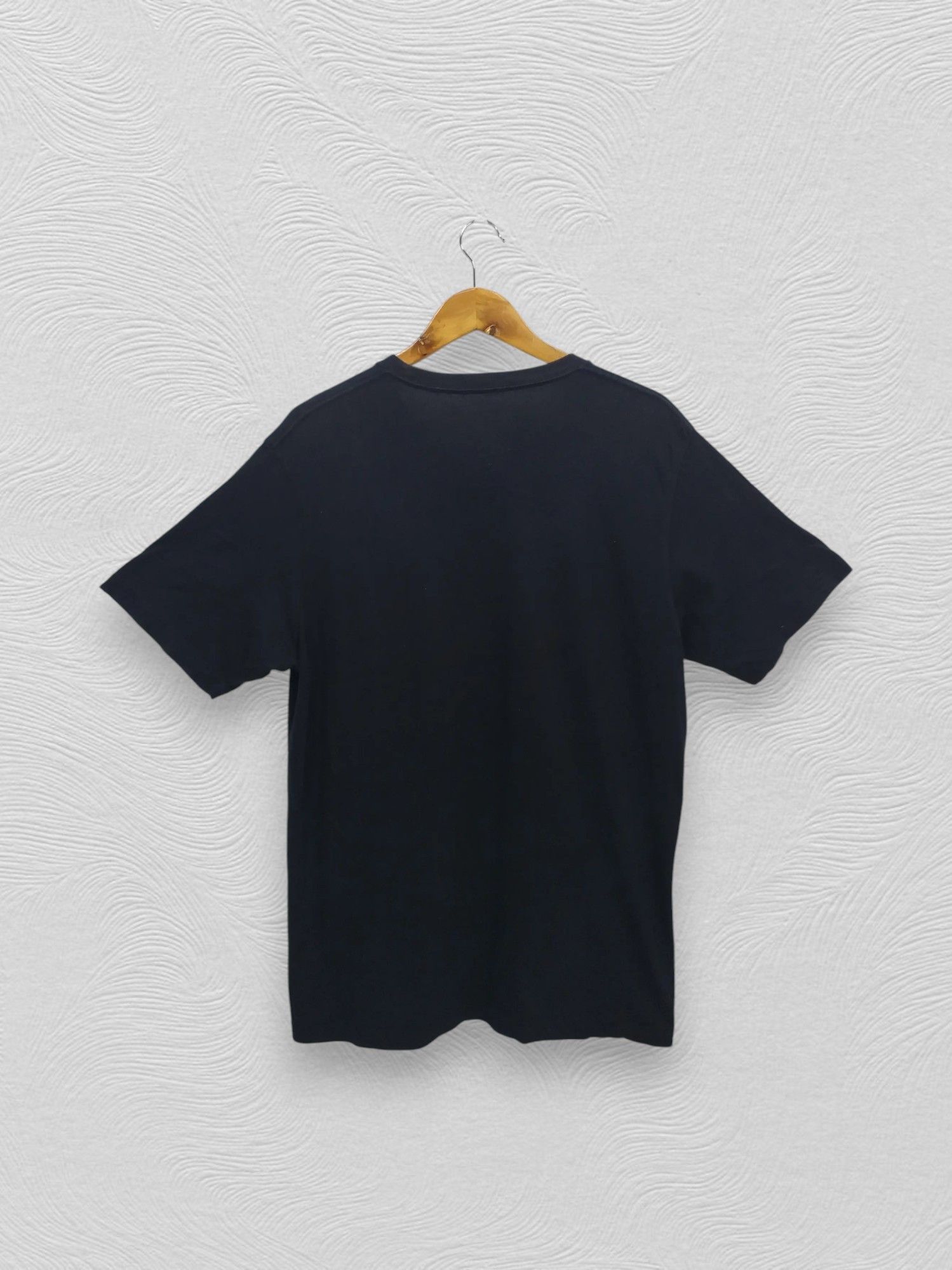 Japanese Brand Keith Haring Big Logo Uniqlo Large T-shirt -C106 Size US L / EU 52-54 / 3 - 2 Thumbnail
