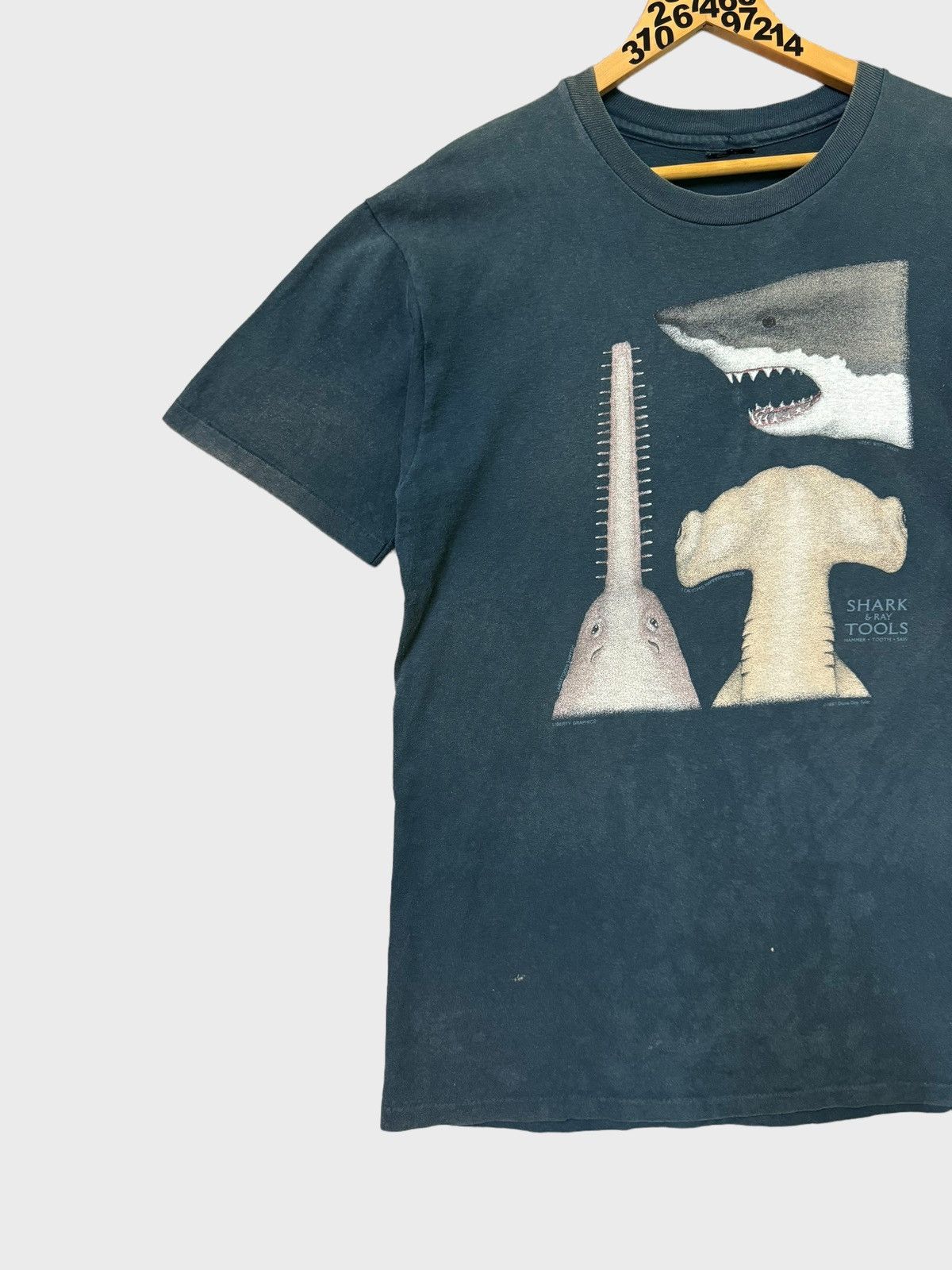 Vintage VINTAGE SHARK & RAY TOOL FADED NAVY SINGLE STITCH TEE Size US M / EU 48-50 / 2 - 4 Thumbnail
