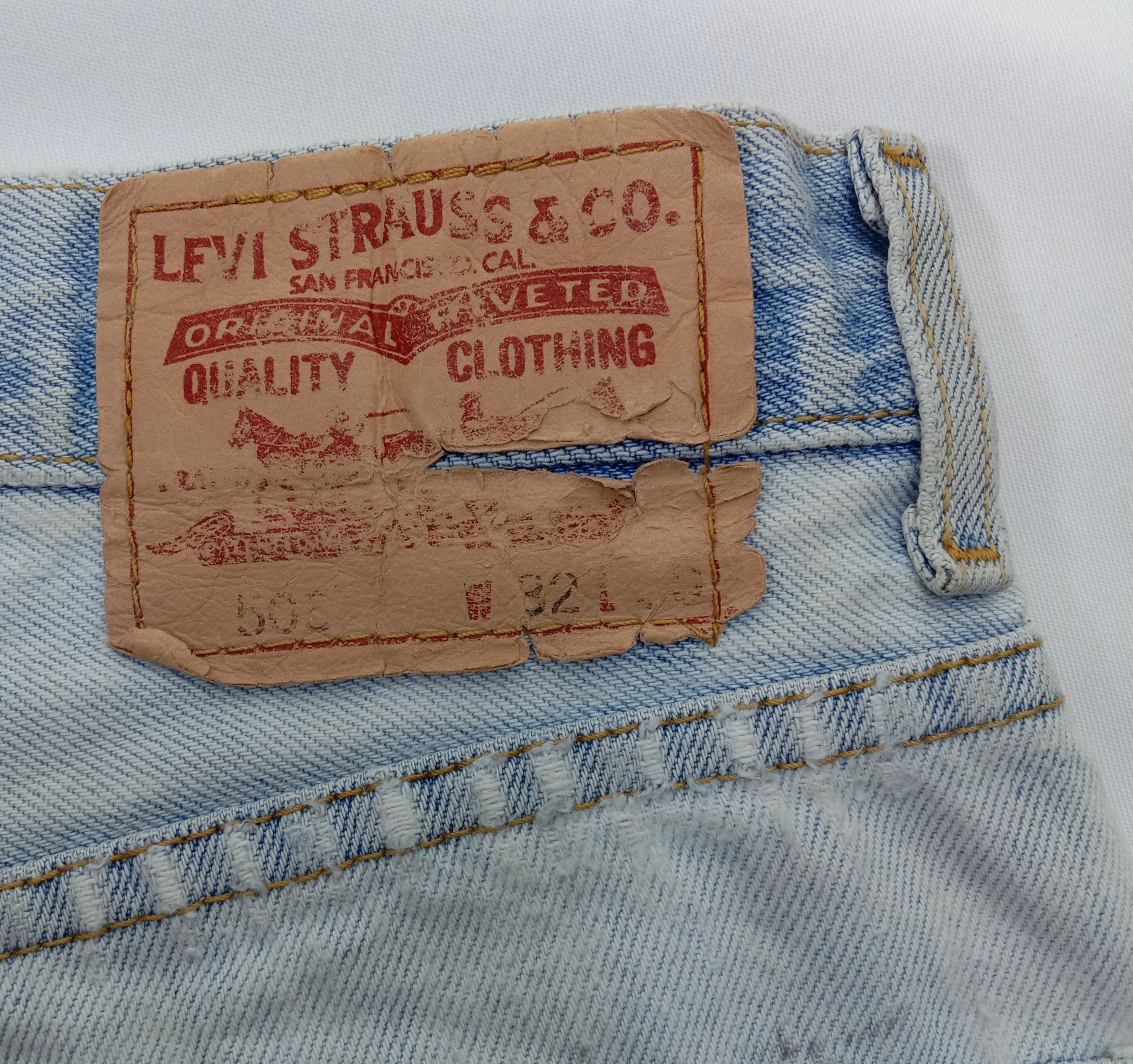Levi's Vintage Levi's 505 Jeans Light Wash Distressed Denim Size US 32 / EU 48 - 15 Thumbnail